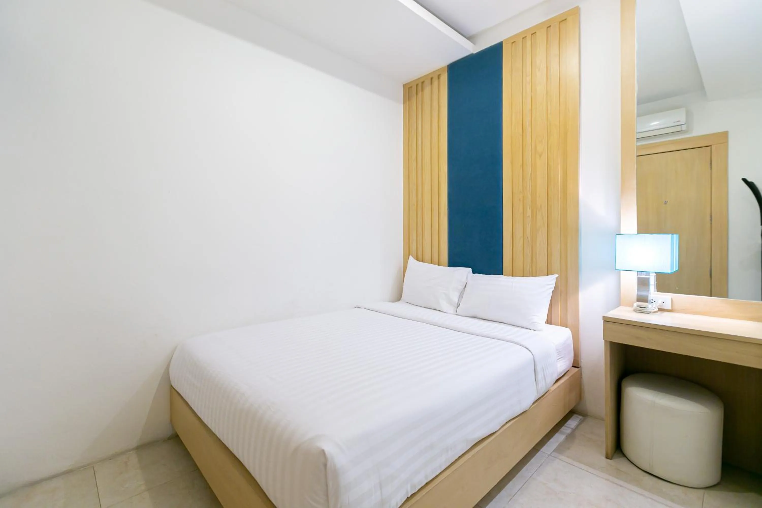 Standard Double Room with Shared Bathroom in The Bedrooms Hostel Pattaya