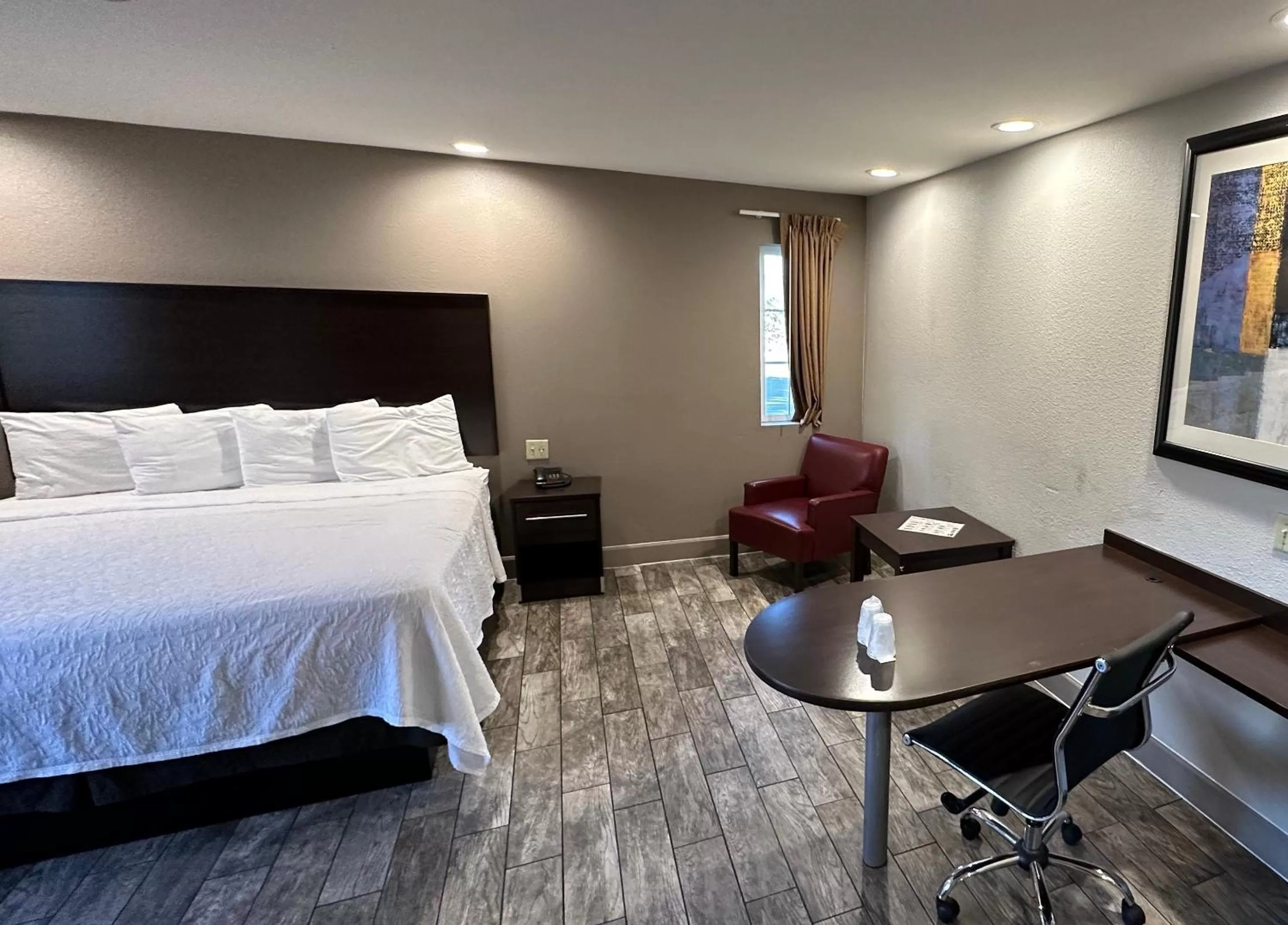 Superior King Room Smoke Free in Red Roof Inn Hayward