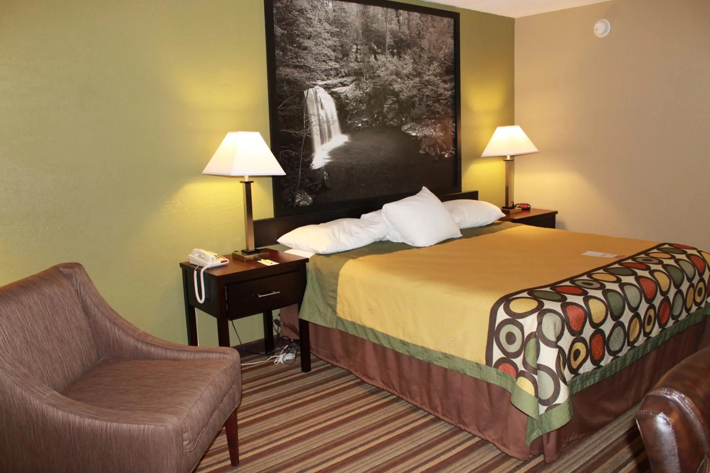 King Room - Mobility Access/Non-Smoking in Super 8 by Wyndham Morrilton