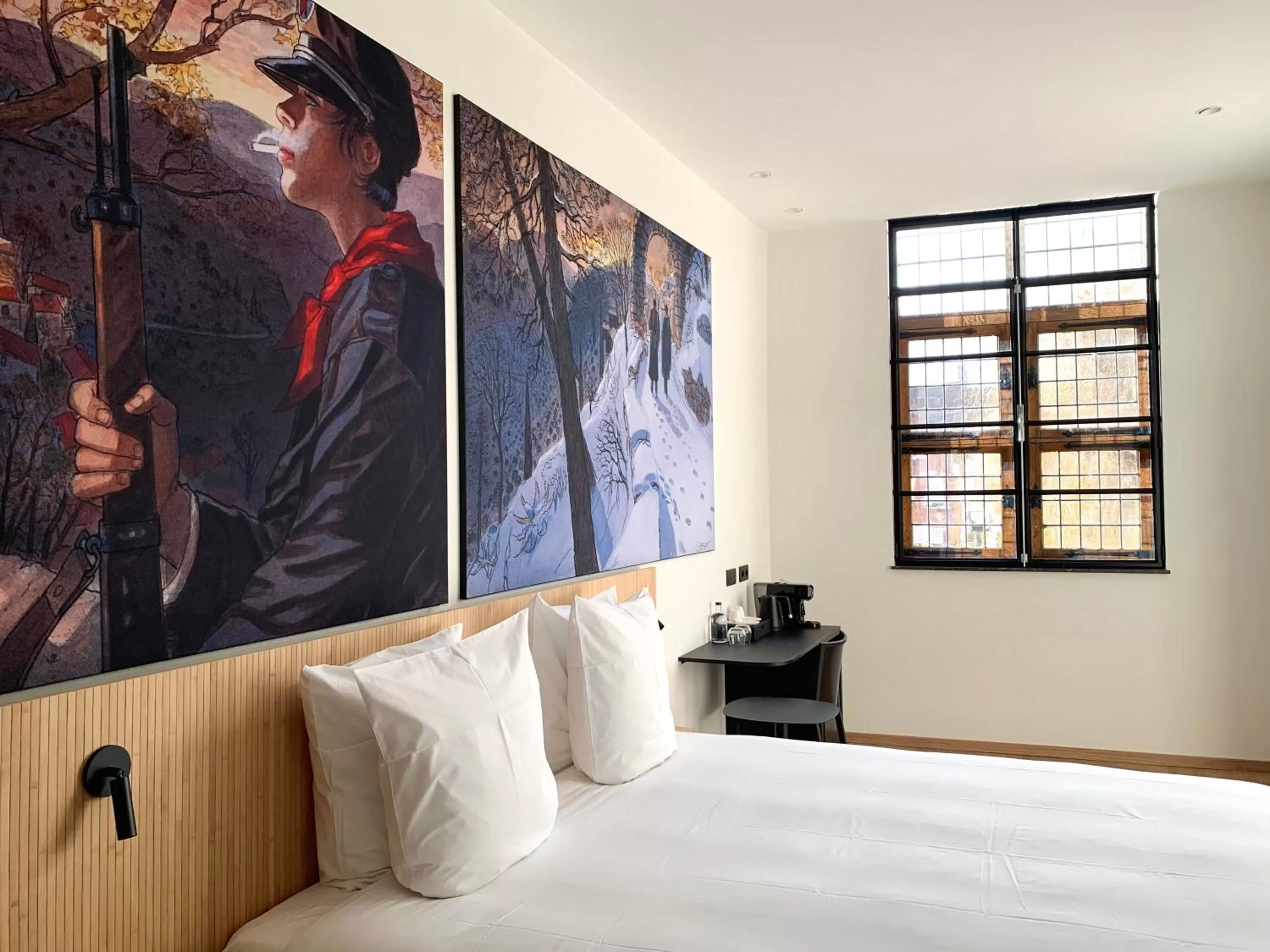 Deluxe Double Canal View in Comic Art Hotel