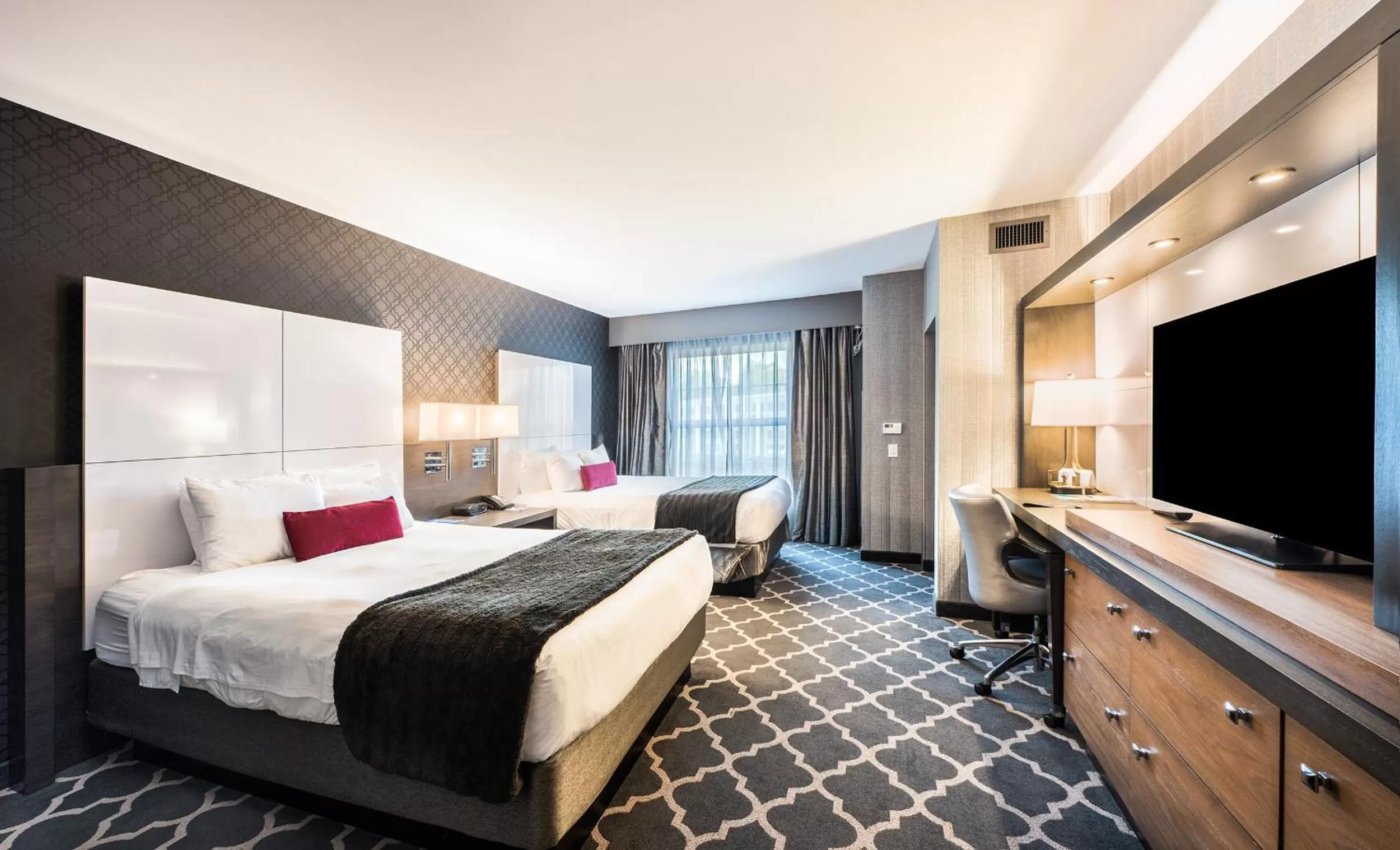 Queen Room with Two Queen Beds - Disability Access in The Guest House at Graceland