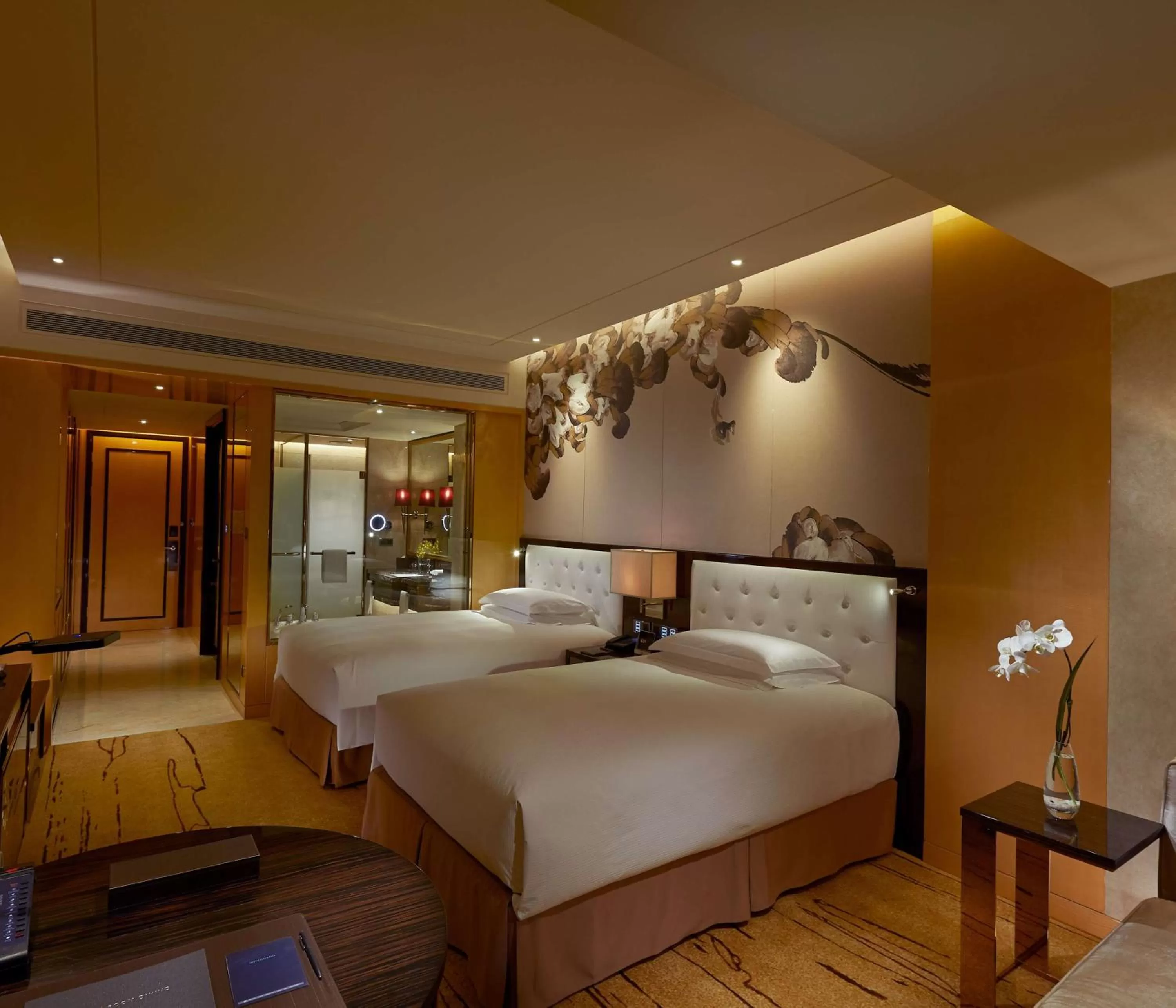 Executive Twin Room with Lounge Access in Hilton Zhengzhou