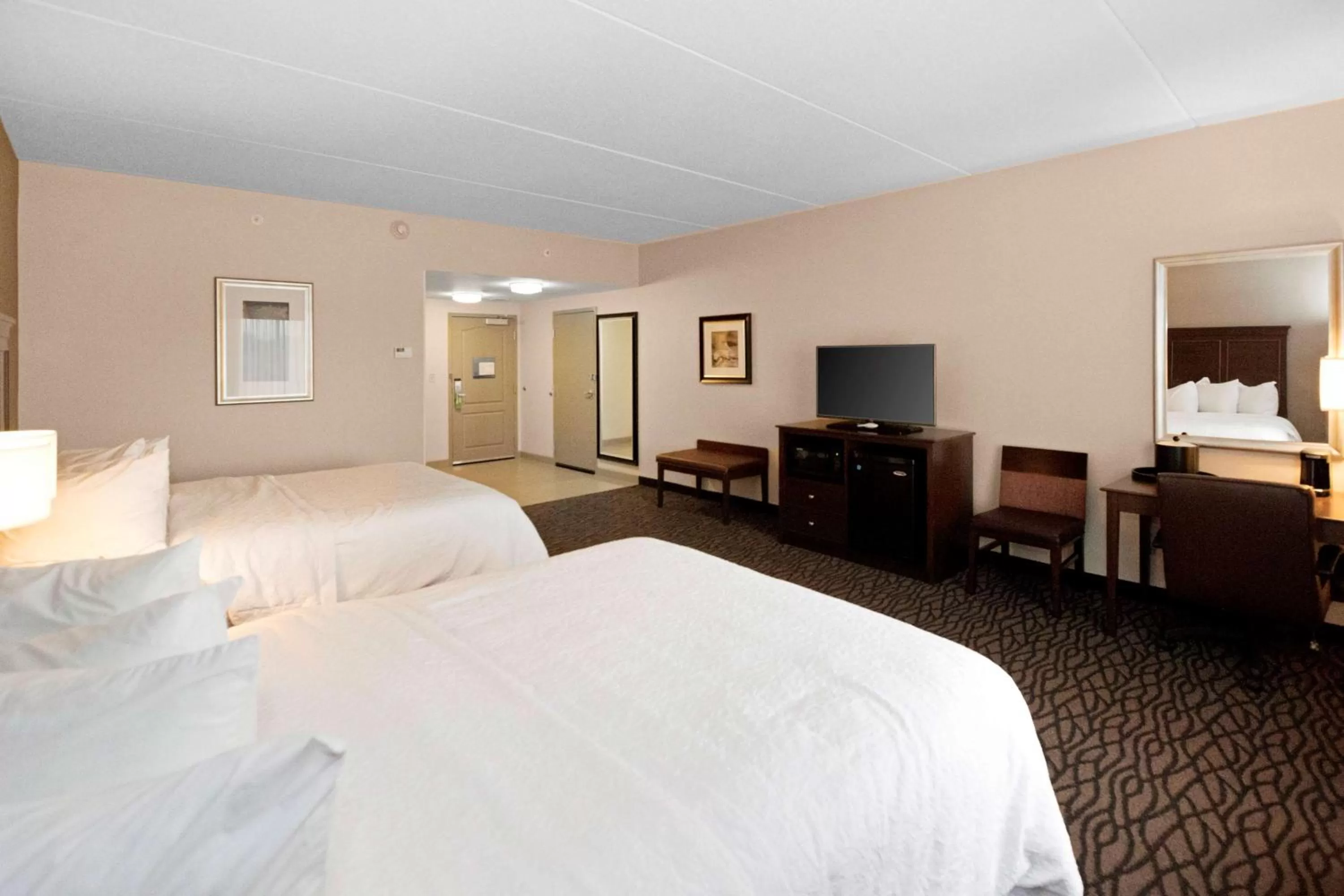 Queen Room with Two Queen Beds - Hearing Access/Non-Smoking in Hampton Inn Butler