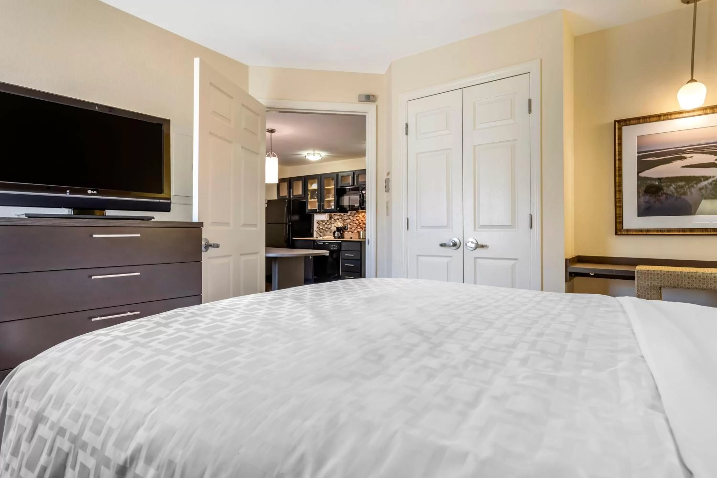 One-Bedroom Queen Suite in Candlewood Suites Alabaster by IHG