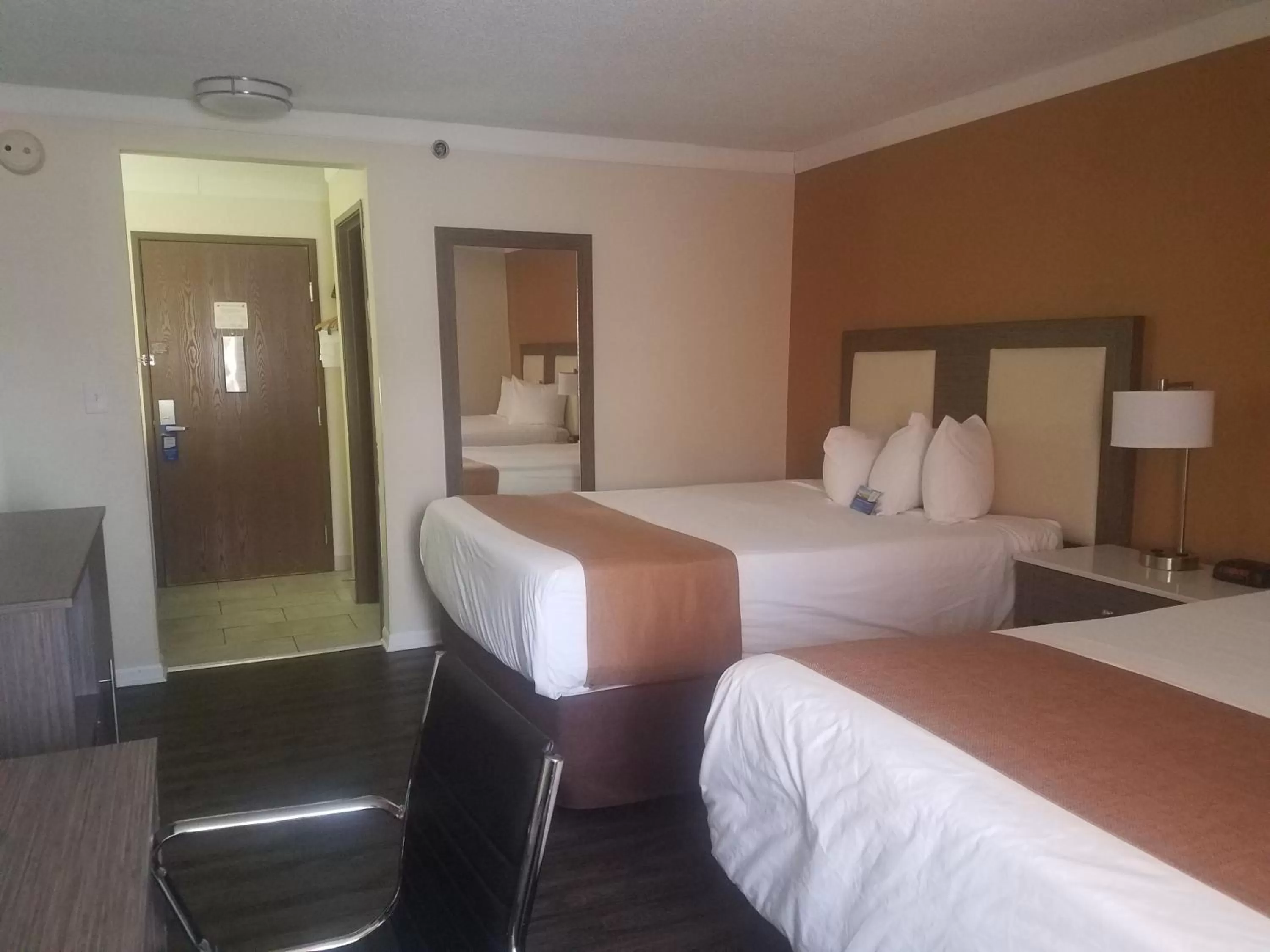 Queen Room with Two Queen Beds - Pet Friendly/Non-Smoking in Baymont by Wyndham Chicago/Alsip