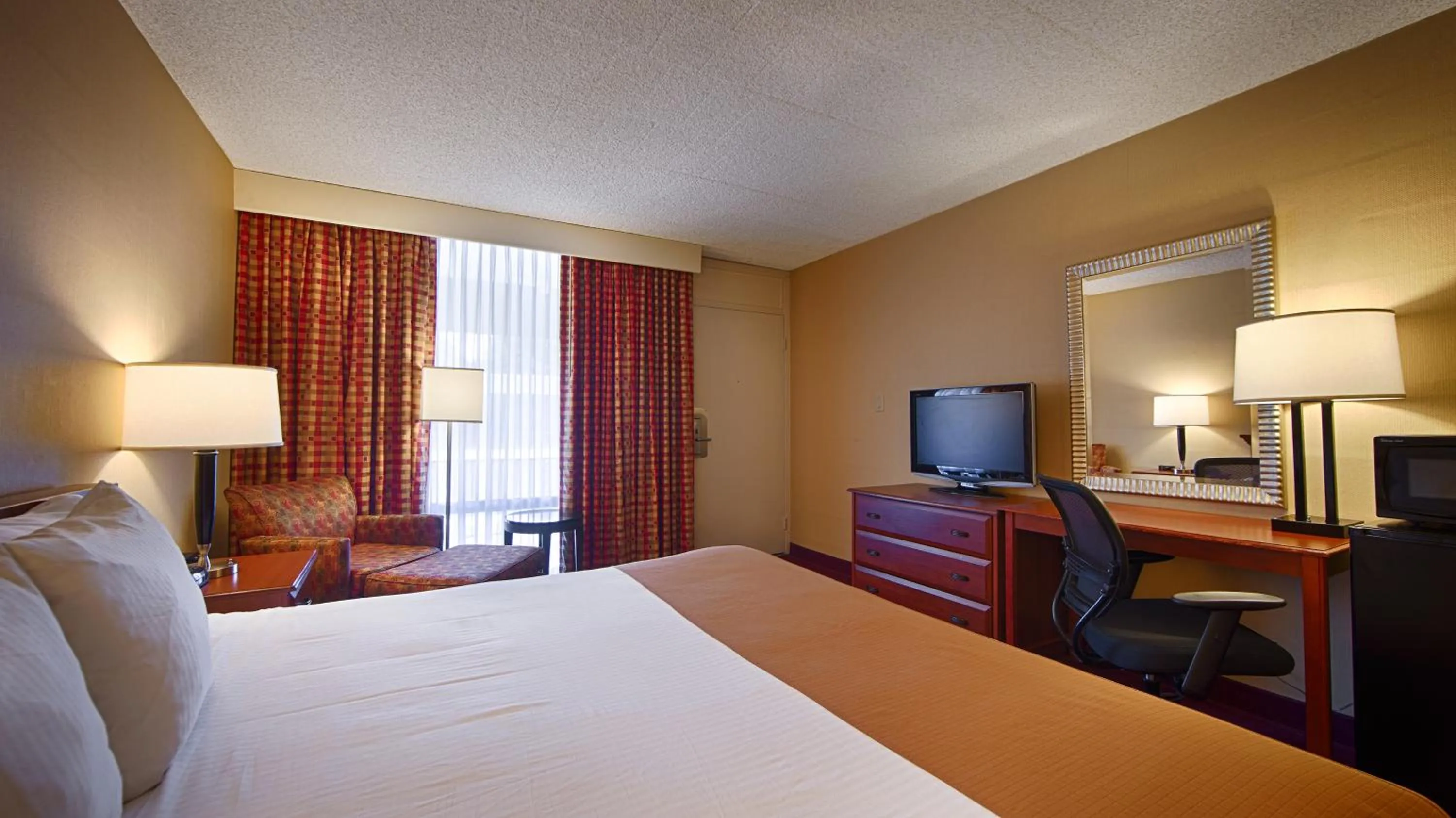 King Room - Non-Smoking in West Gate Inn Nyack