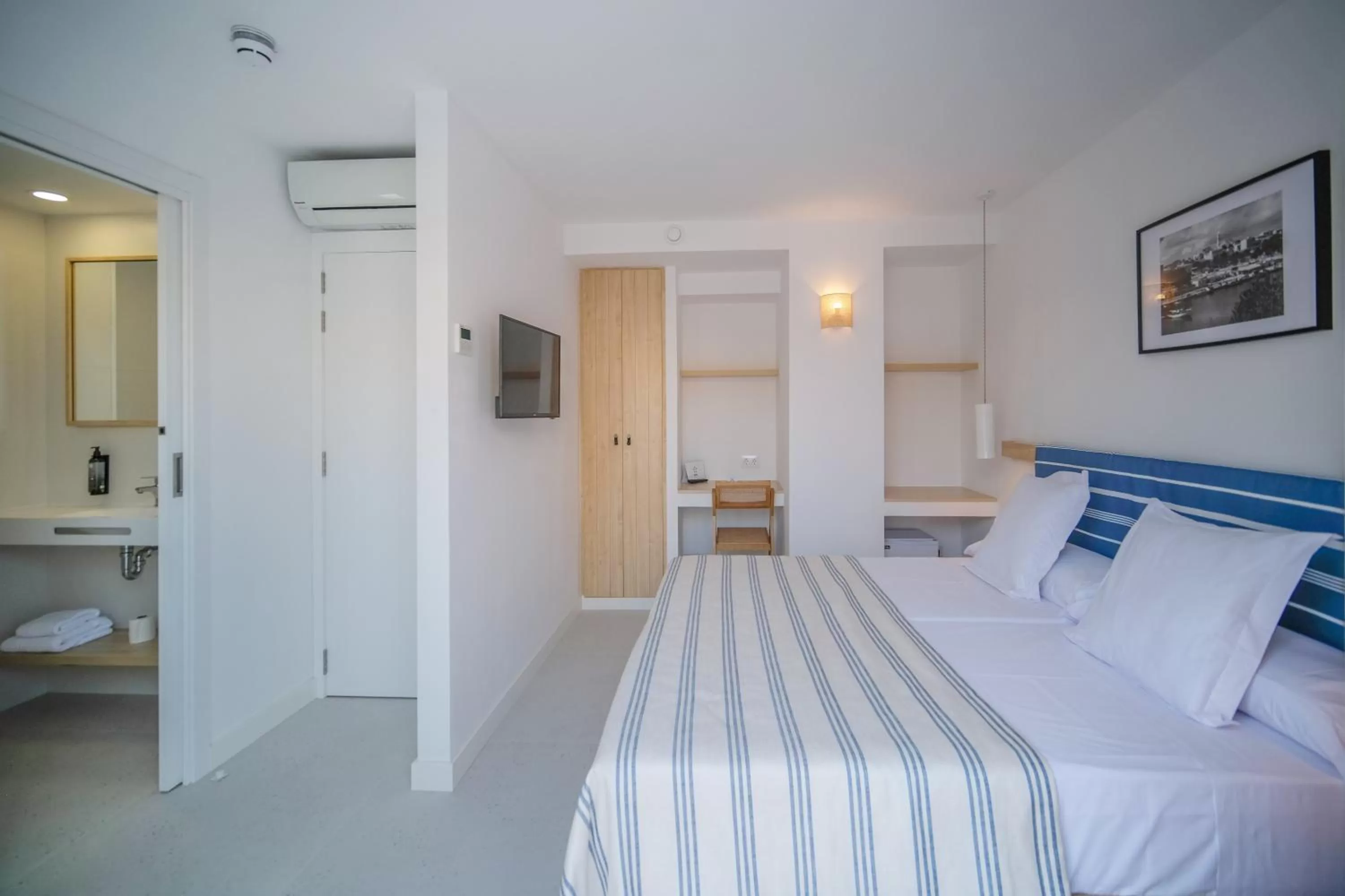 Double Room with Balcony in HOTEL BINI