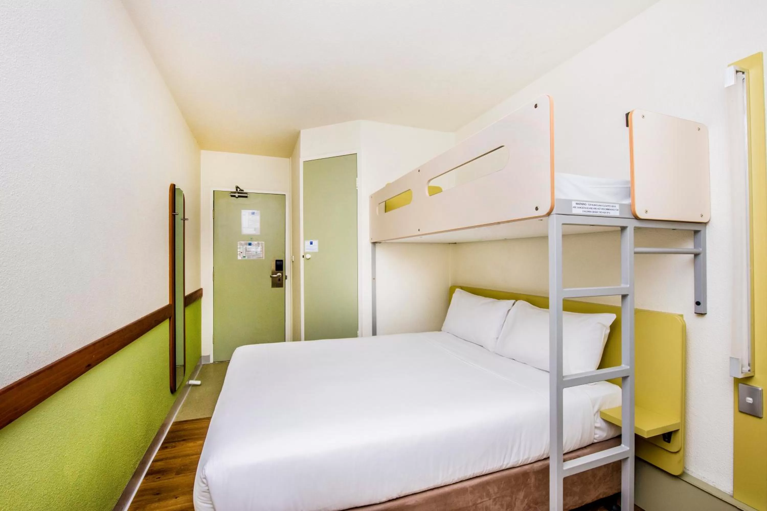 Standard Queen Room with a Bunk Bed in ibis Budget - Newcastle