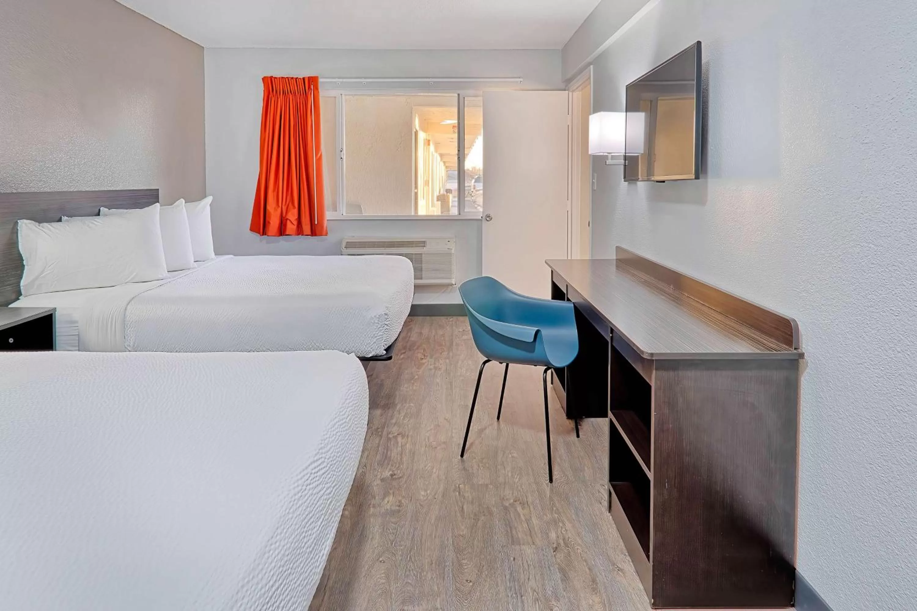 Deluxe Queen Room with Two Queen Beds - Smoking in Motel 6-Lancaster, CA