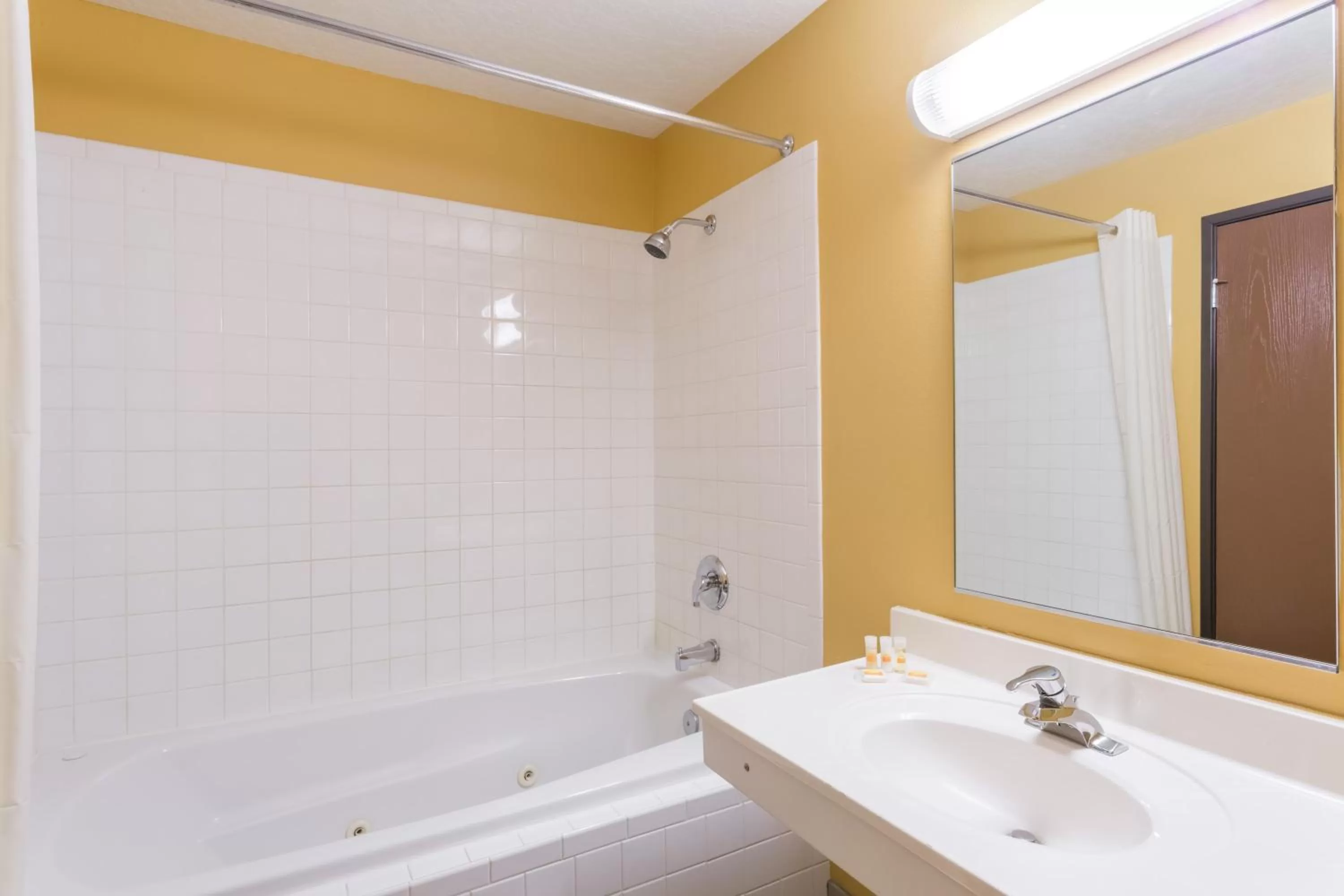 King Suite - Non-Smoking in Days Inn by Wyndham Vernal