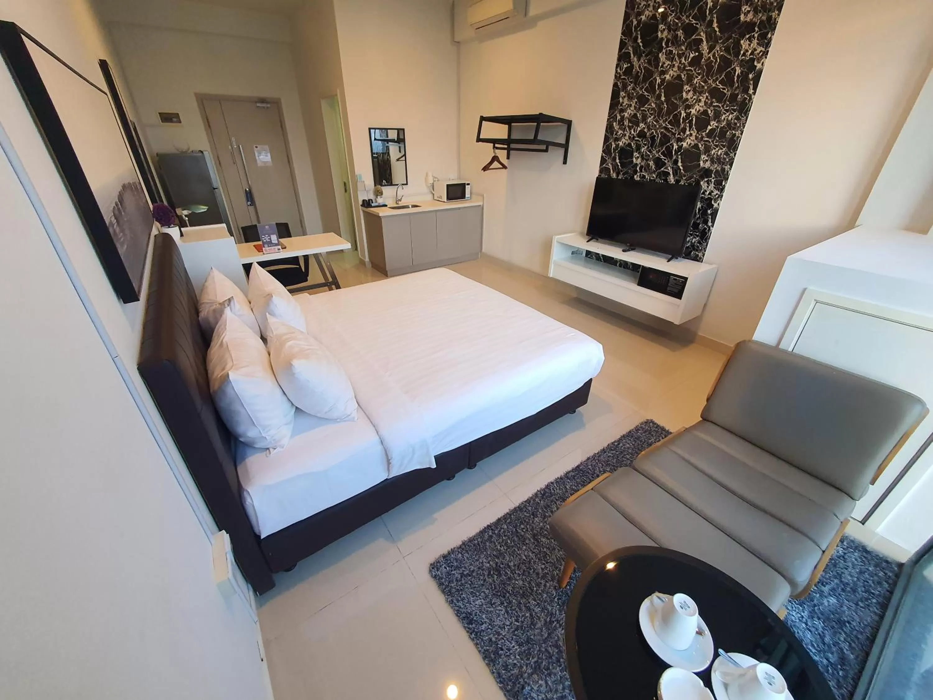 Superior Double Room with City View in The Bridge Club