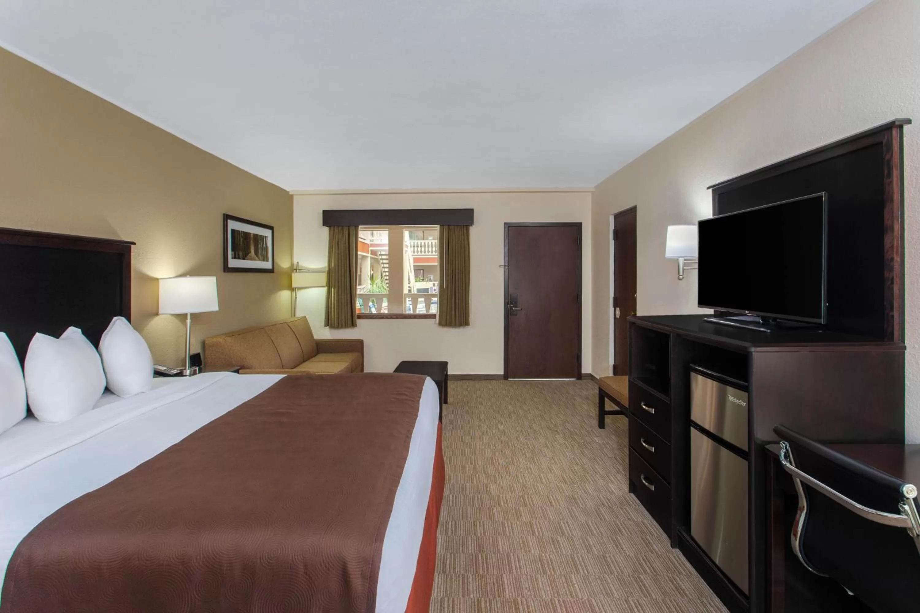 Superior King Room - Non-Smoking in AmericInn by Wyndham Janesville