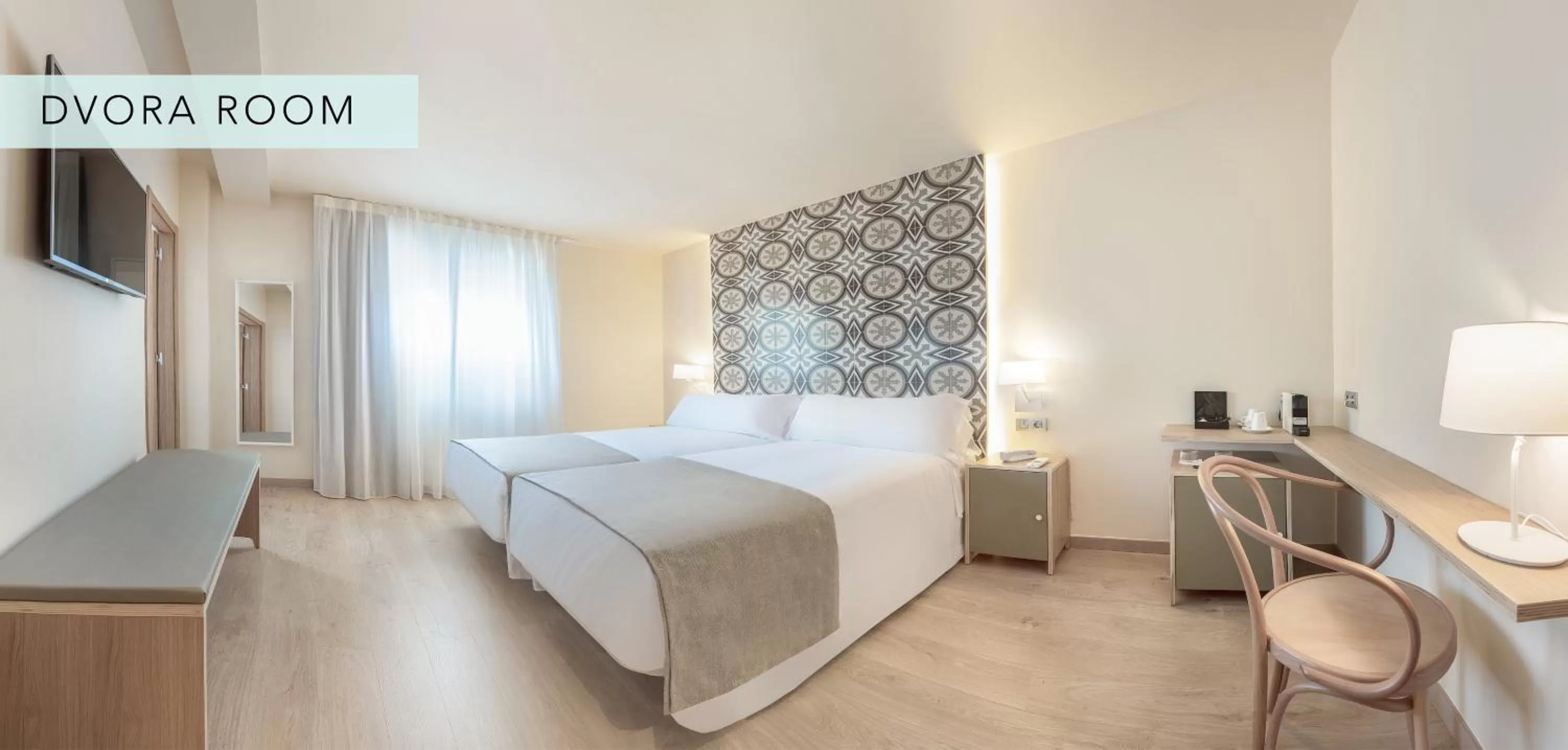 Twin Room with City View in Gastrohotel Boutique RH Canfali