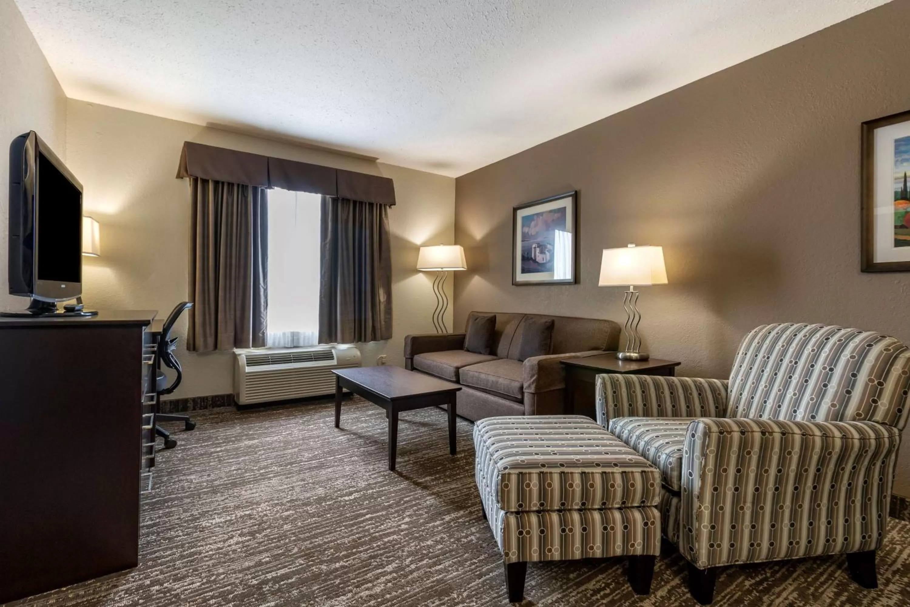 King Suite with Spa Bath - Non-Smoking in Best Western Plus Pembina Inn & Suites