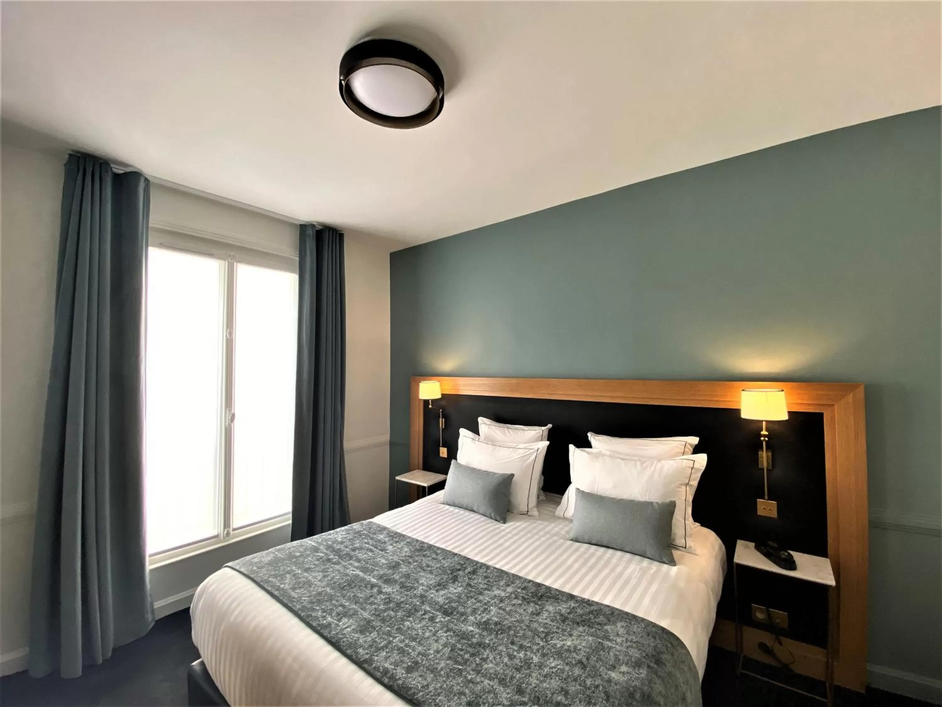 Classic Double Room in Hôtel Le Cercle Tour Eiffel