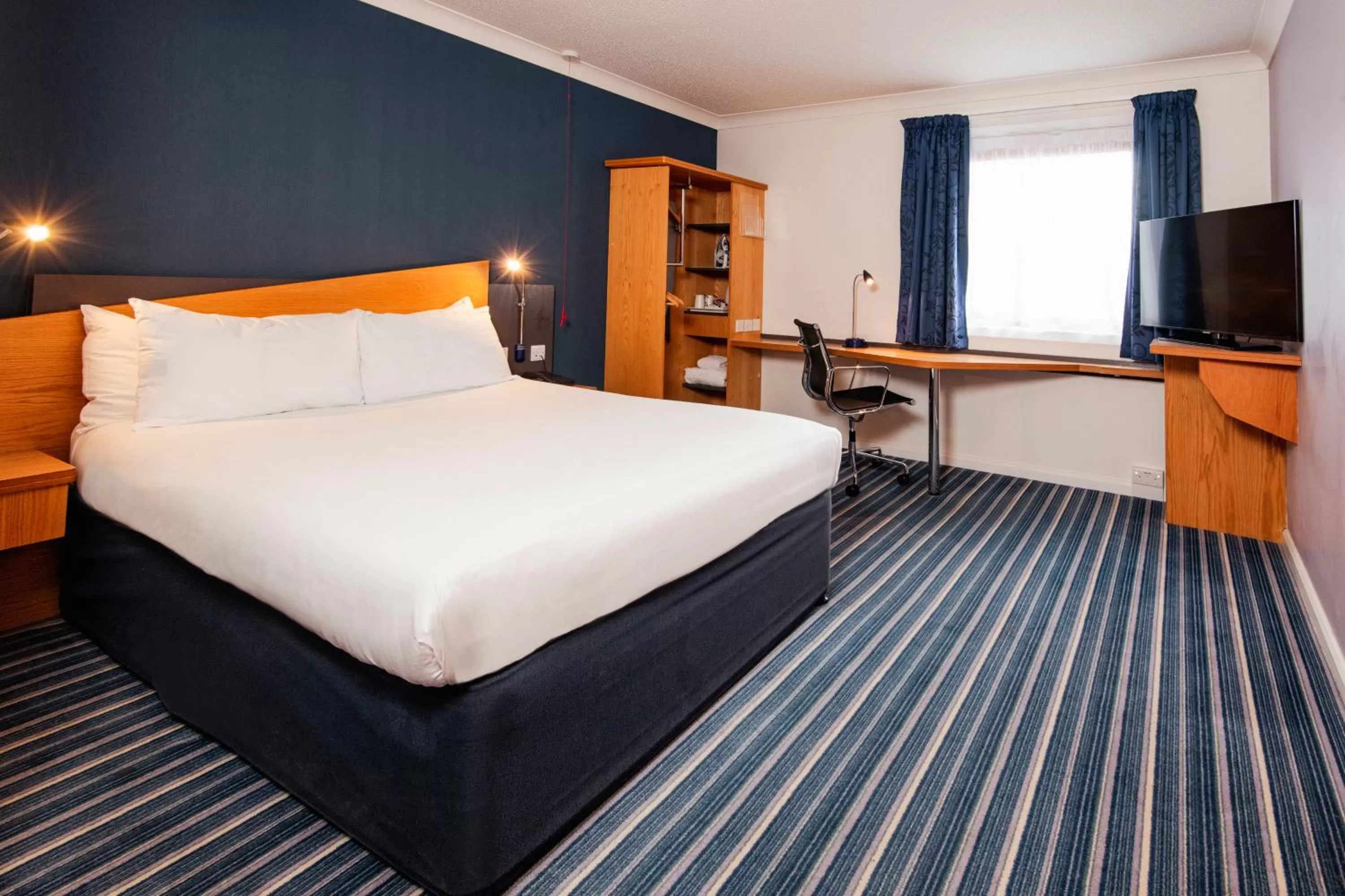 Double Room with Free Hot Breakfast - Accessible in Holiday Inn Express Bristol City Centre by IHG