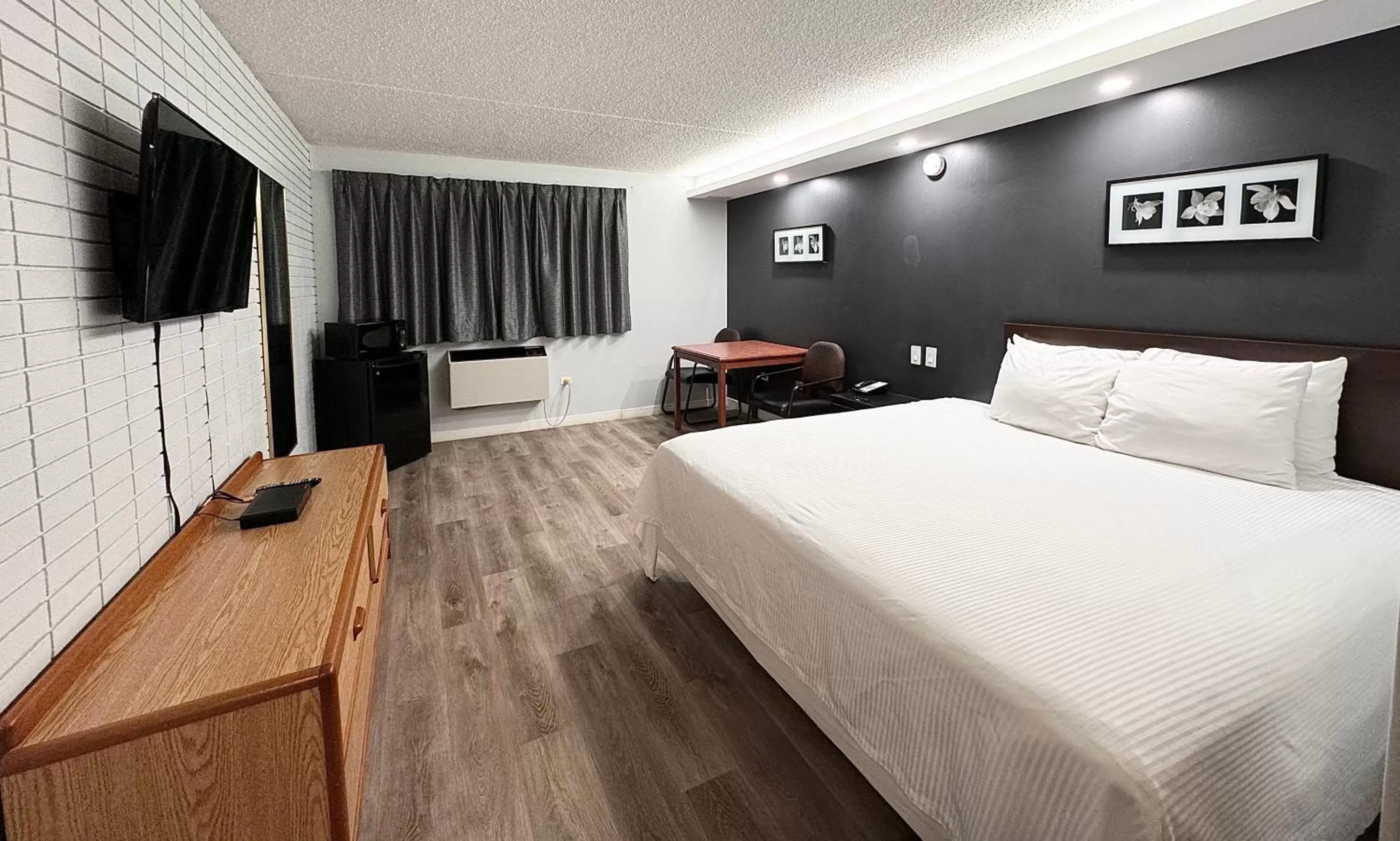 King Room with Pool View - Non-Smoking in Travelodge by Wyndham Winnipeg