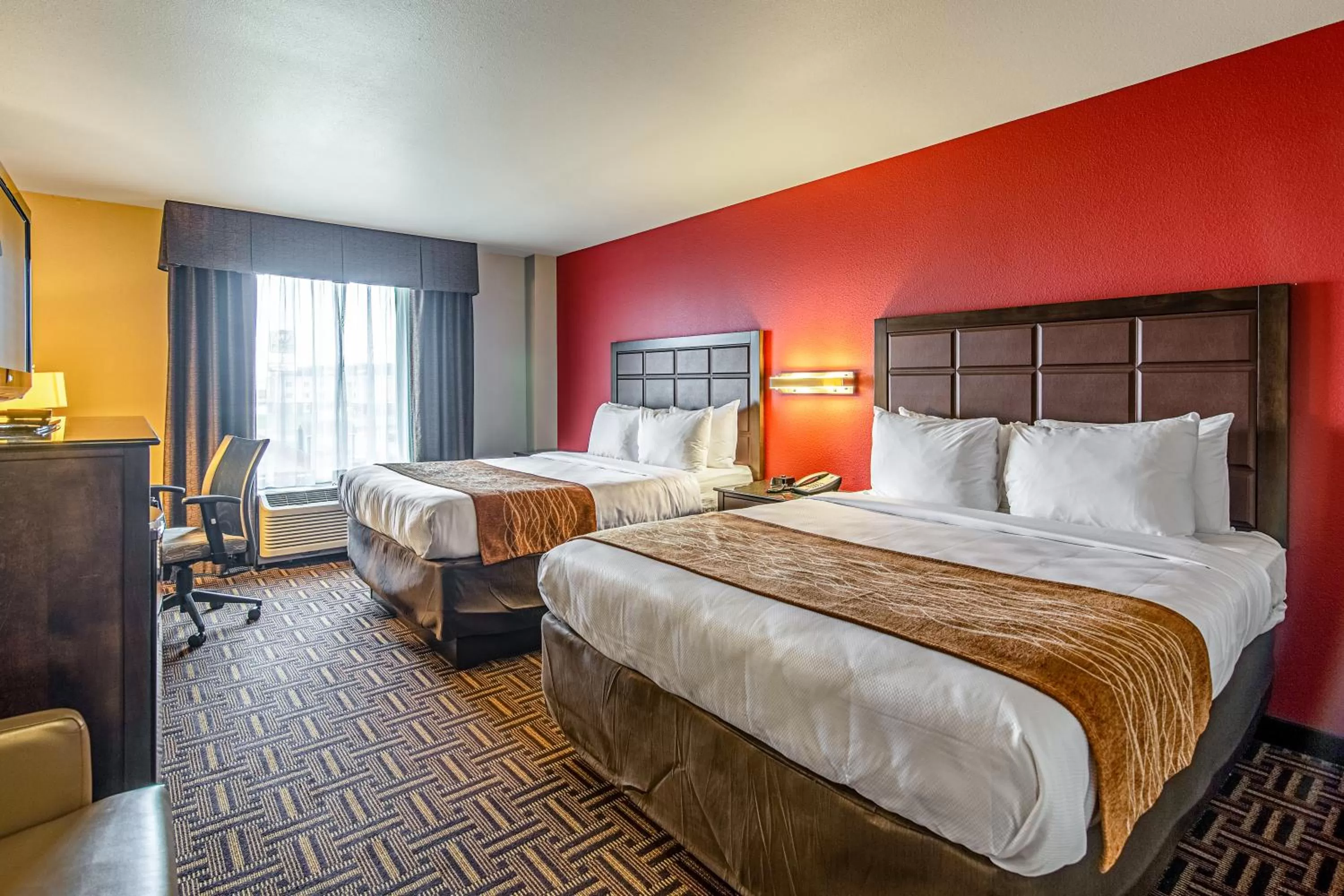 Queen Suite with Sofa Bed in Spark by Hilton Glendive