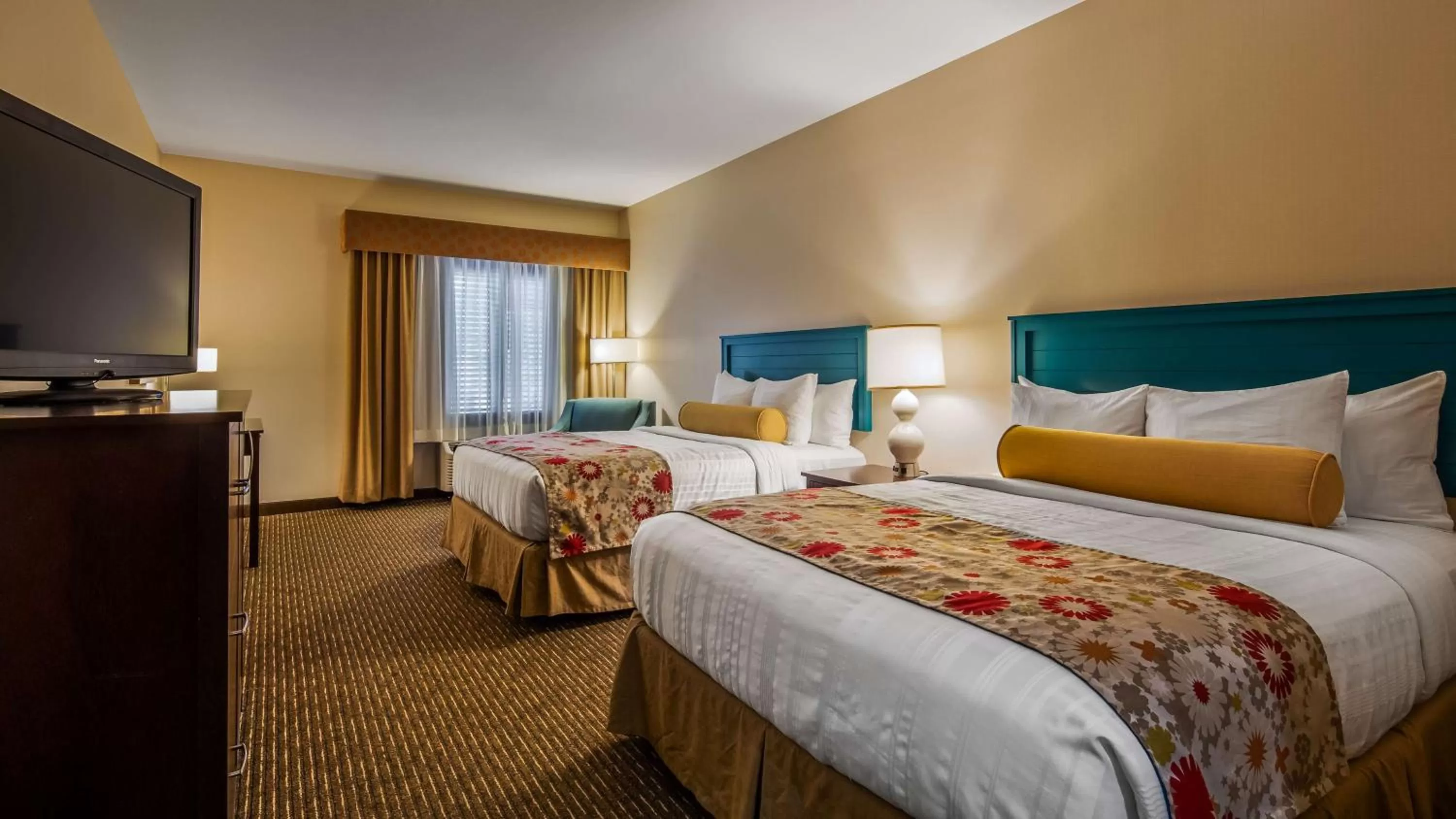 Quadruple Suite - Disability Access/Non-Smoking in Best Western Plus Dayton
