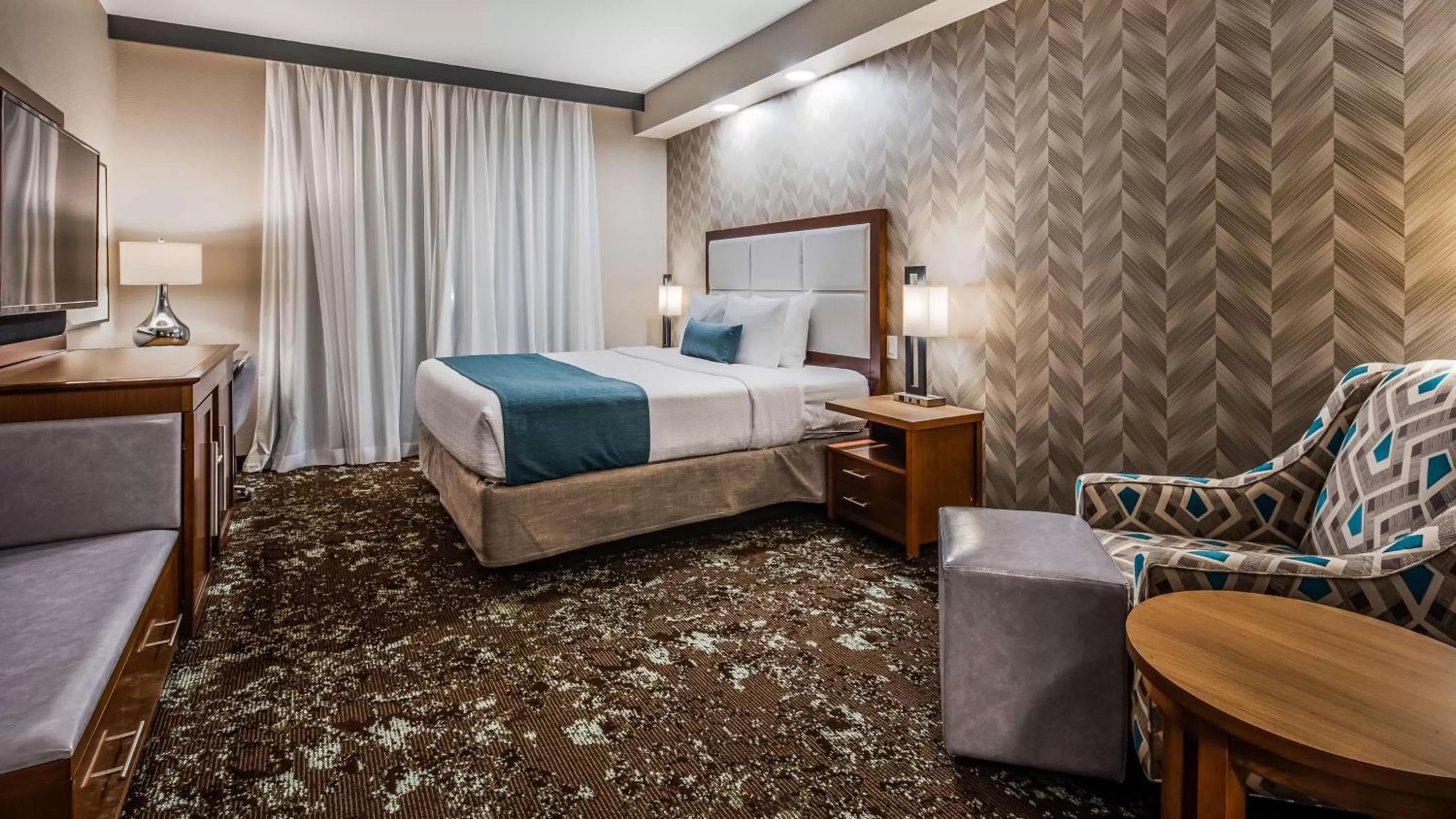 King Room with Roll-In Shower - Disability Access/Non-Smoking in Best Western Premier Ankeny Hotel