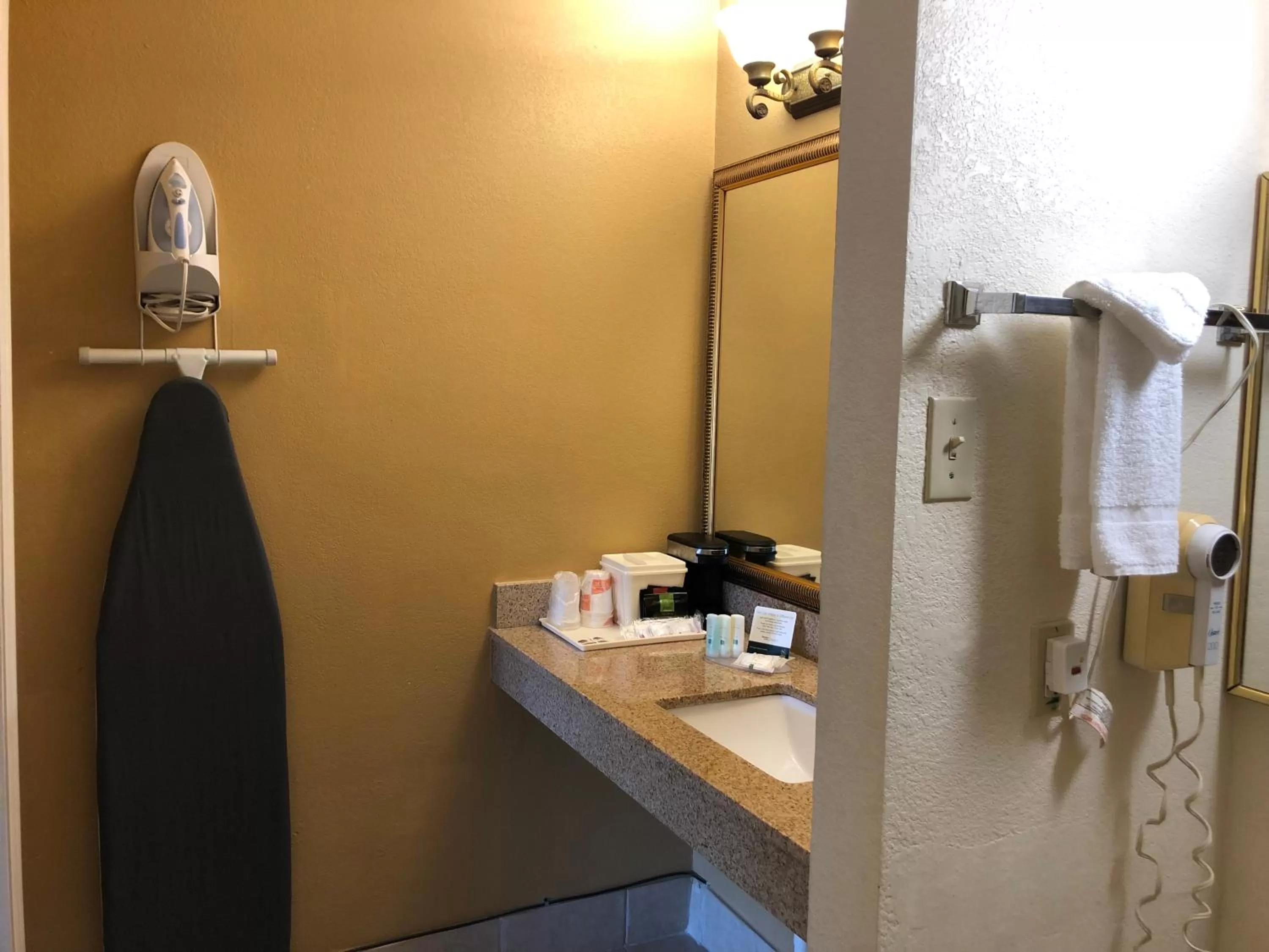 King Room with Pool View - Non-Smoking in Quality Inn Alachua - Gainesville Area