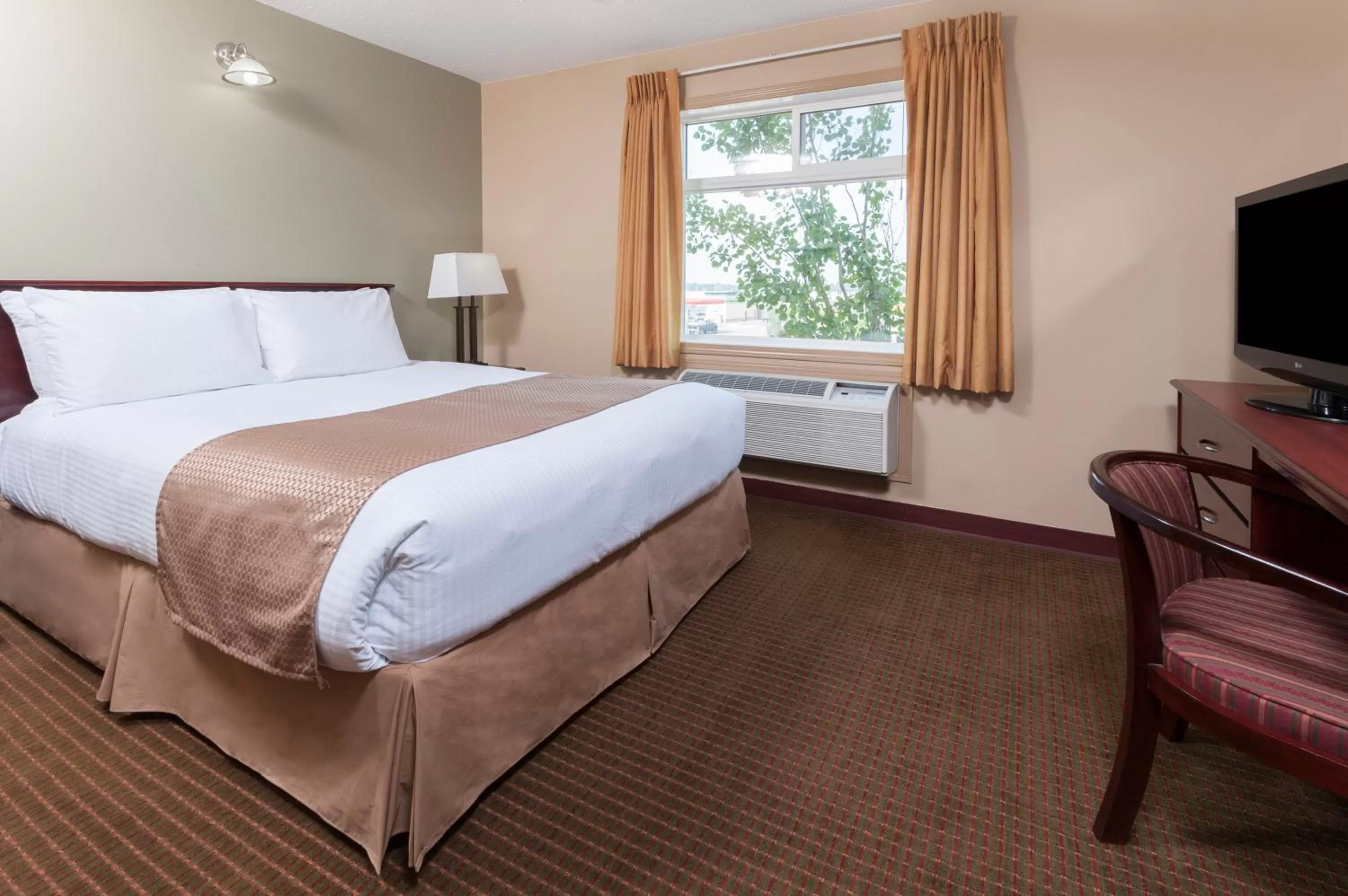 Queen Room - Non-Smoking in Super 8 by Wyndham Fort Saskatchewan