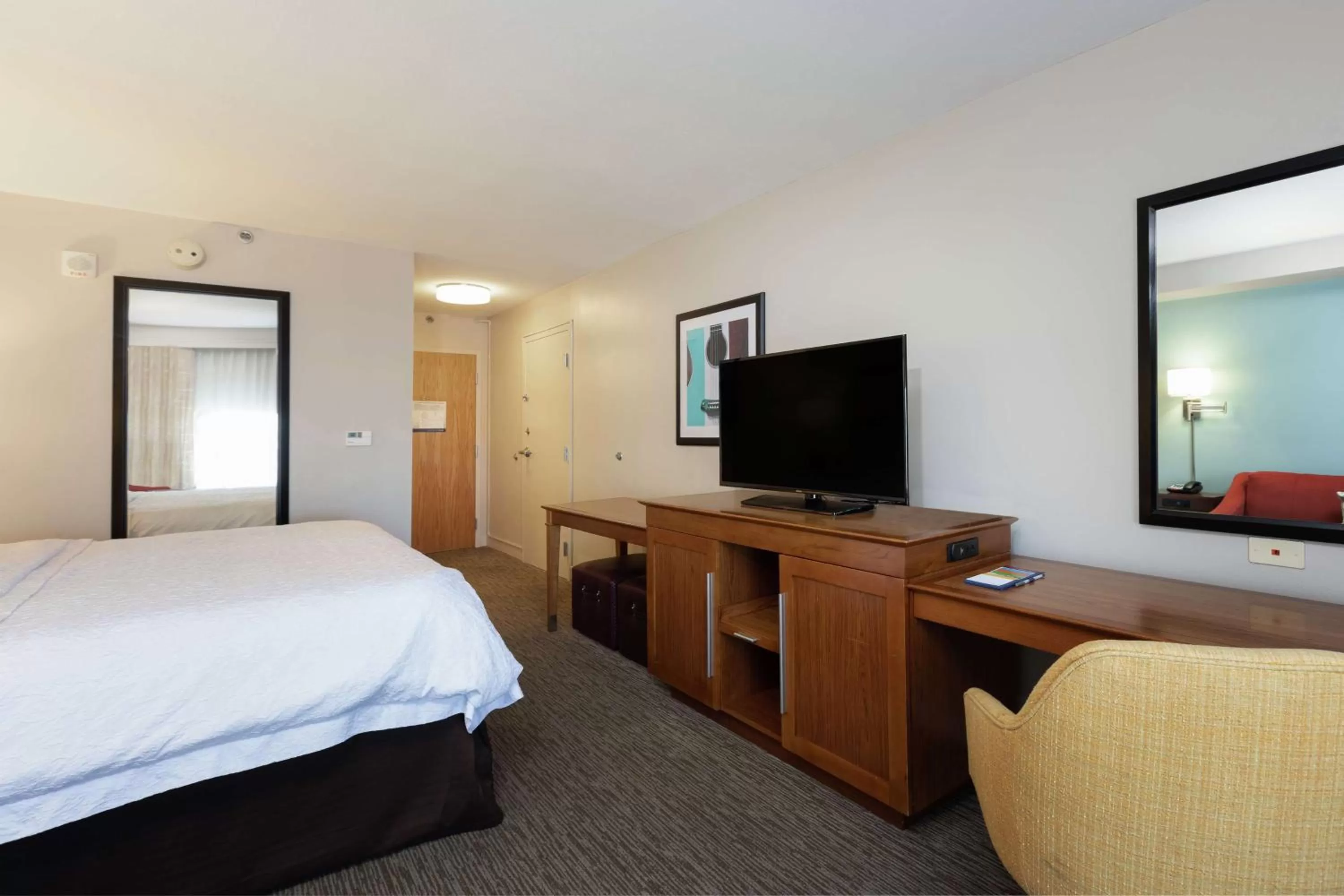King Room in Hampton Inn & Suites-Austin Airport