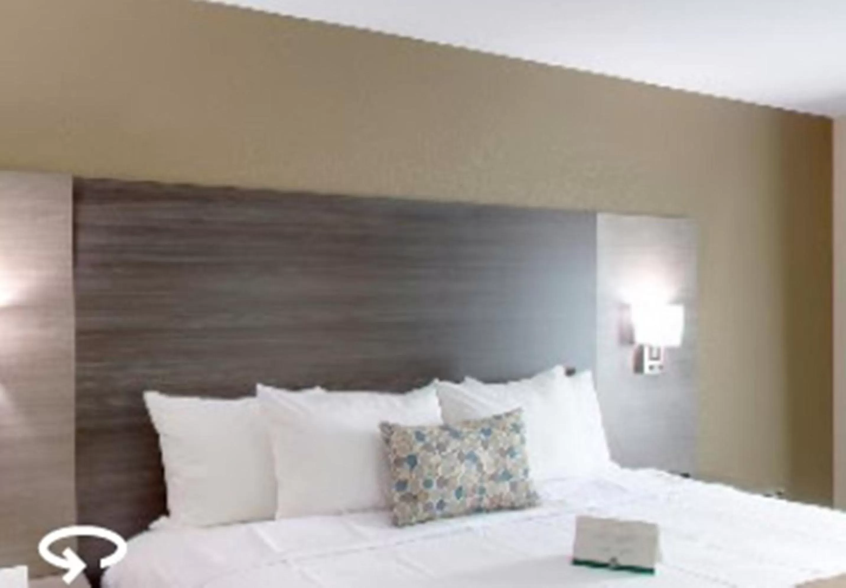 Queen Room in Quality Inn & Suites Roanoke - Fort Worth North