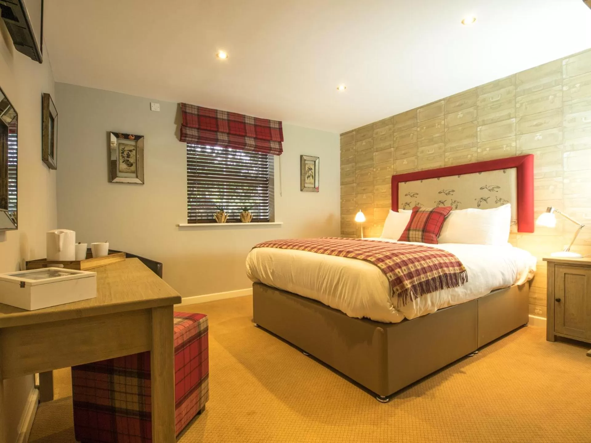 Superior Double Room in The World's End - Northampton