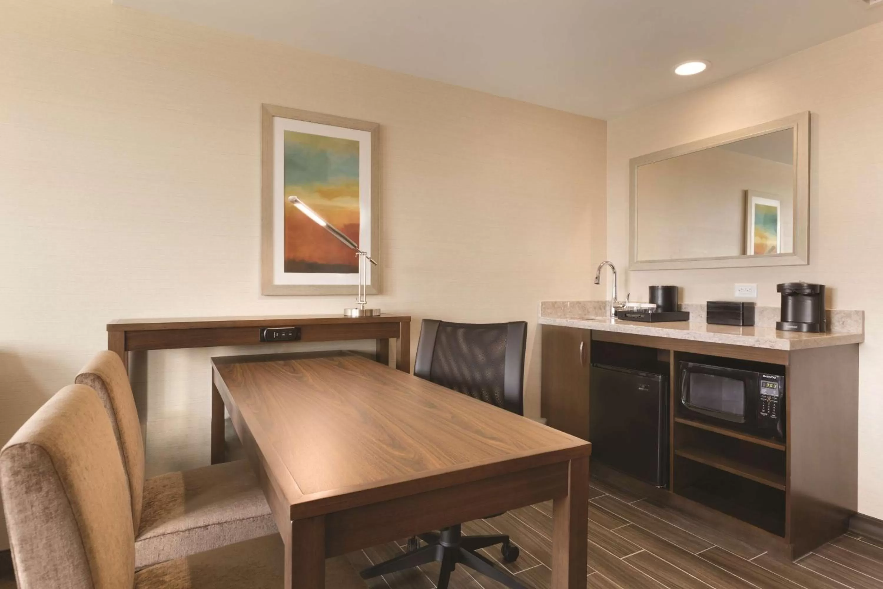 Two-Room Queen Suite with Two Queen Beds in Embassy Suites by Hilton Akron Canton Airport