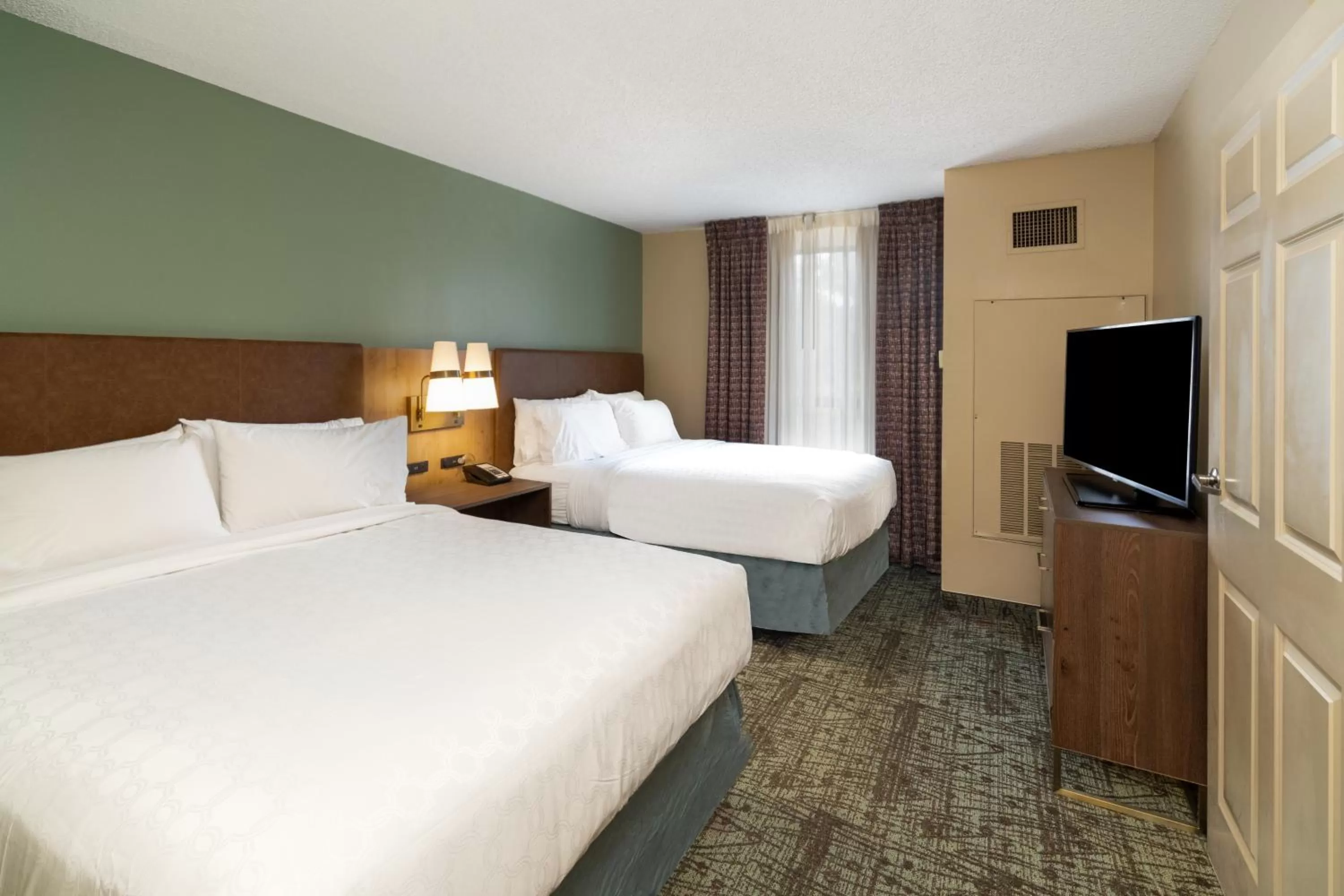 One-Bedroom Suite with Two Queen Beds in Staybridge Suites Memphis-Poplar Ave East by IHG