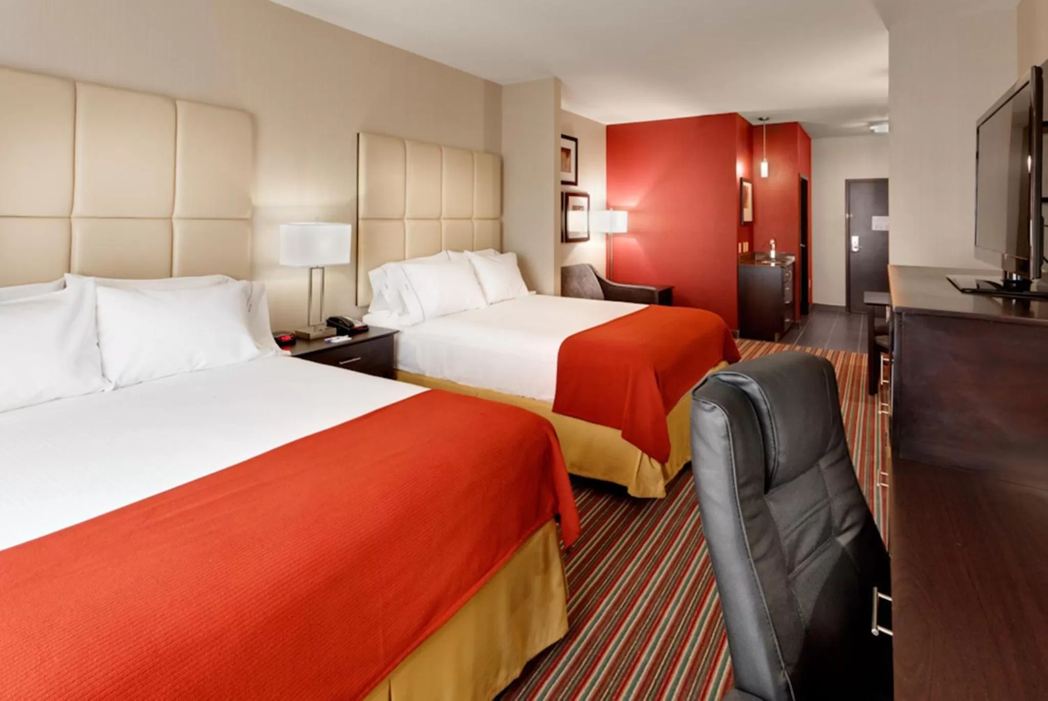 Queen Suite with Two Queen Beds and Sofa Bed in Holiday Inn Express & Suites Northeast by IHG