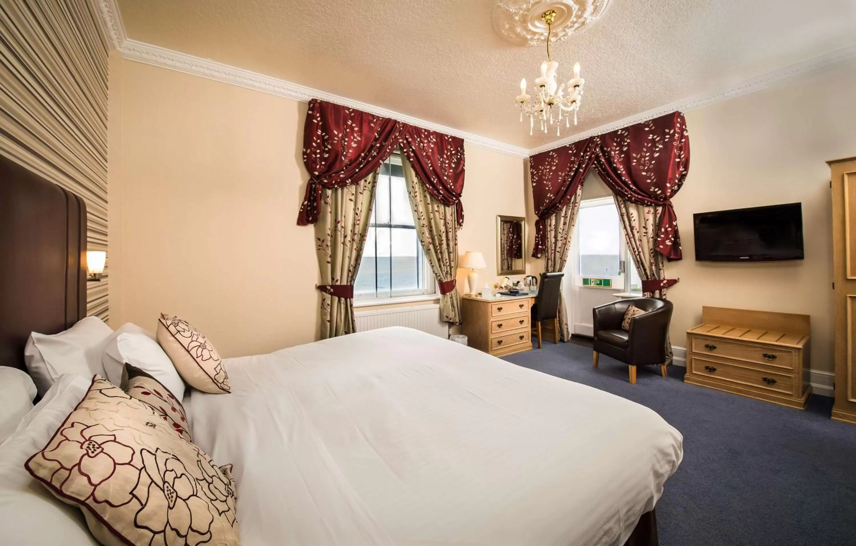 Superior King Room with Sea View in BEST WESTERN New Holmwood Hotel