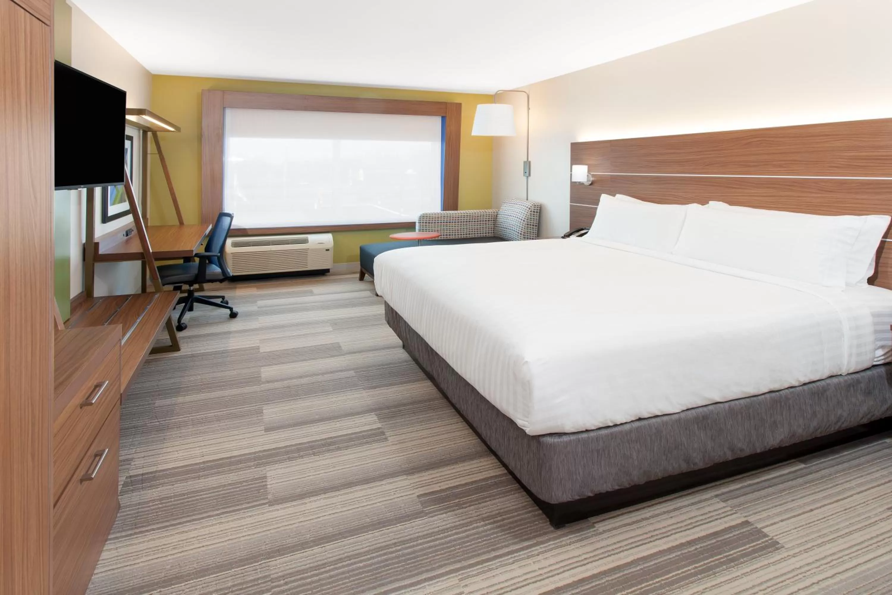 Standard King Room - Communications Accessible in Holiday Inn Express & Suites - Sterling Heights-Detroit Area by IHG