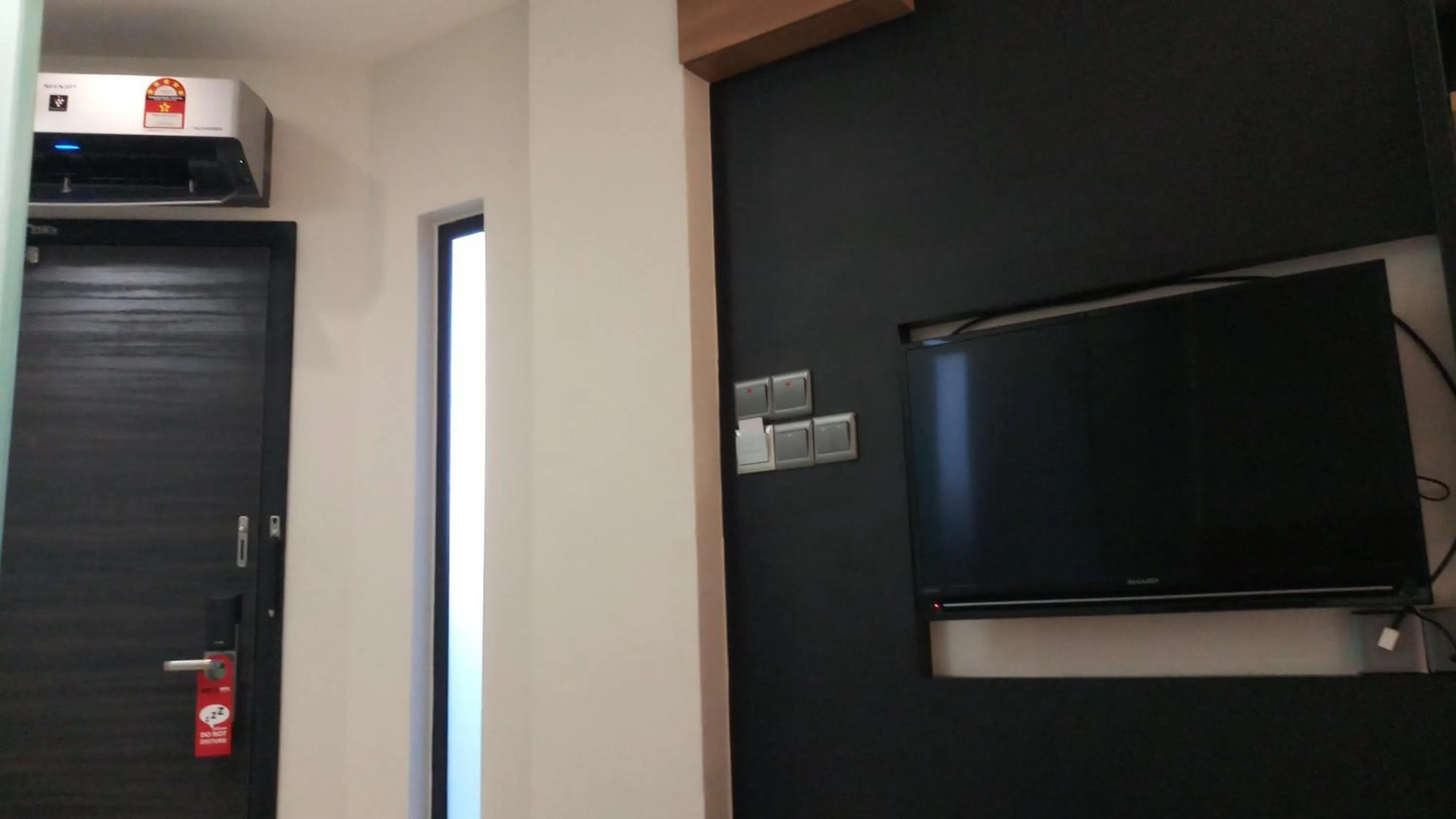 Standard Single Room (No Window) - single occupancy in Roxy Hotel Padungan