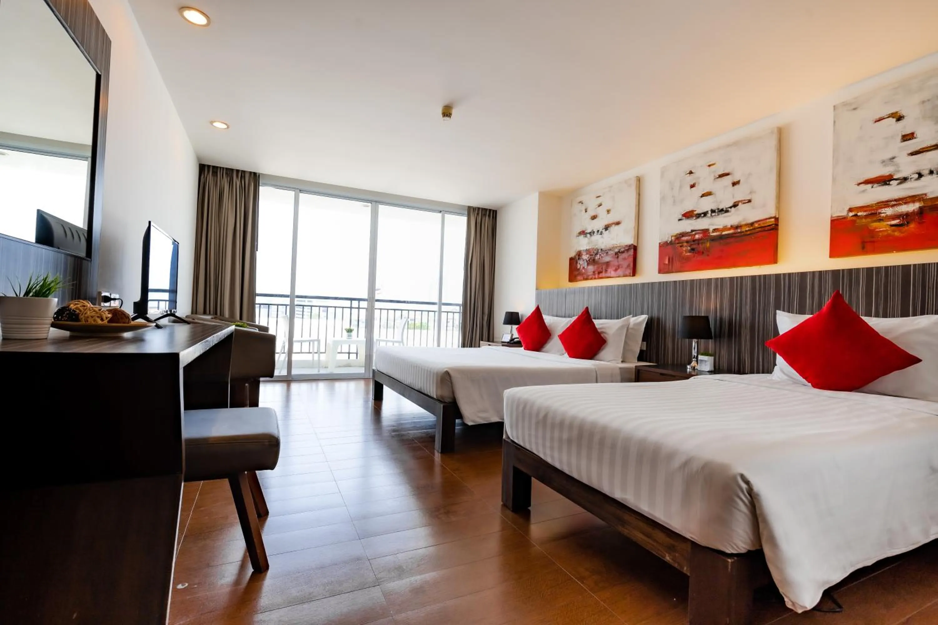 Deluxe Triple Room in Hotel J Pattaya