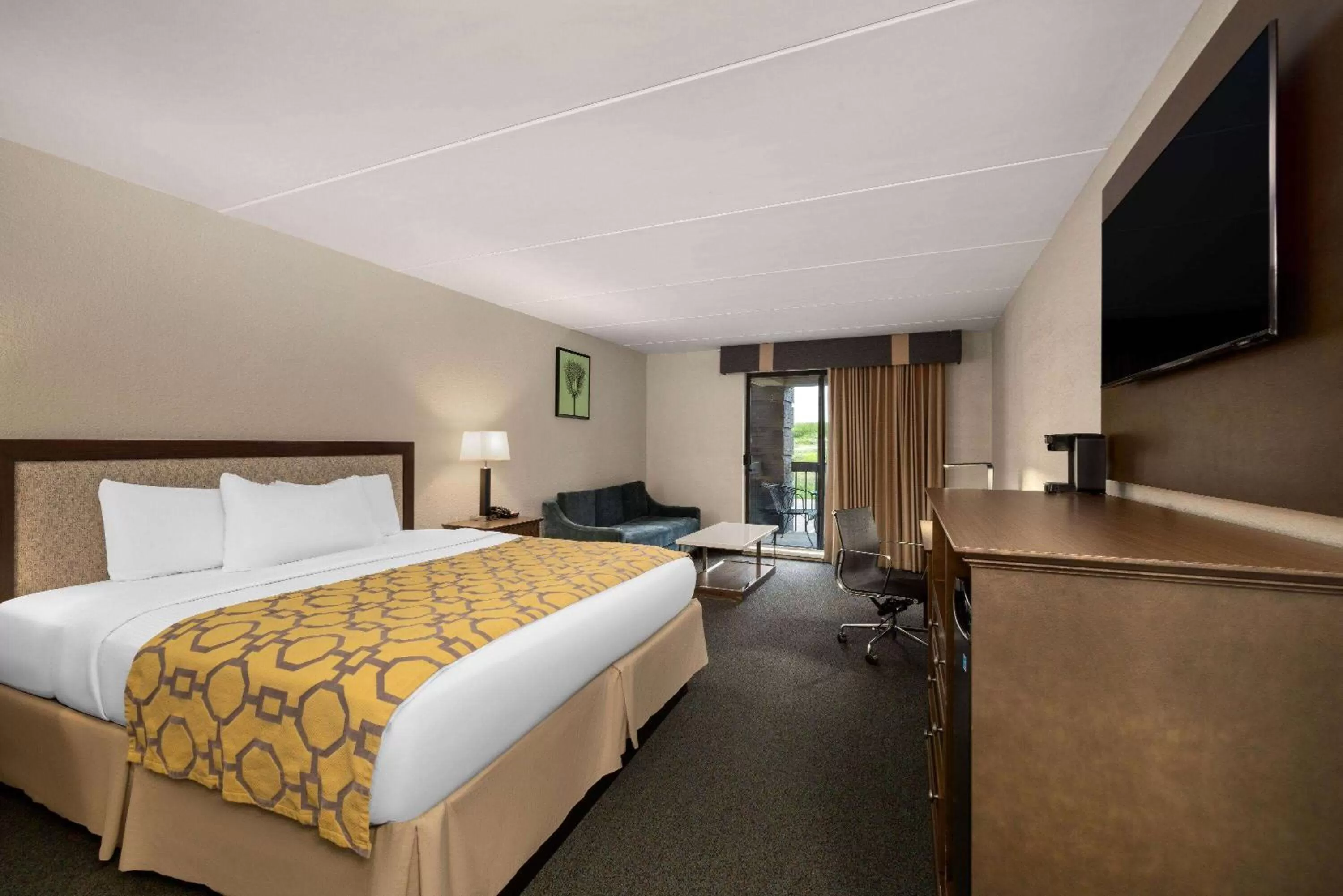 King Room - Non-Smoking in Baymont by Wyndham Shakopee