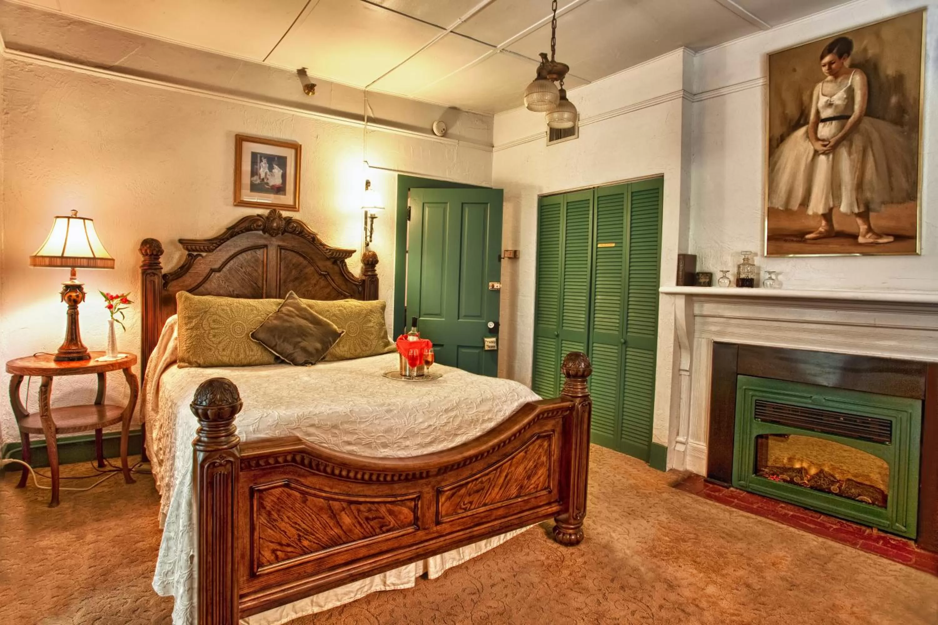 Deluxe Queen Room in St. Francis Inn - Saint Augustine