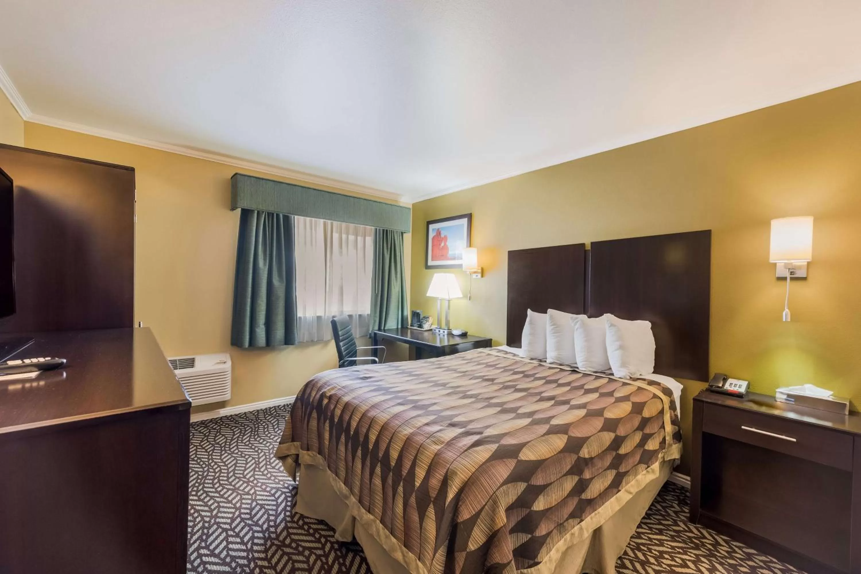 Queen Room - Disability Access in Best Western Richfield Inn