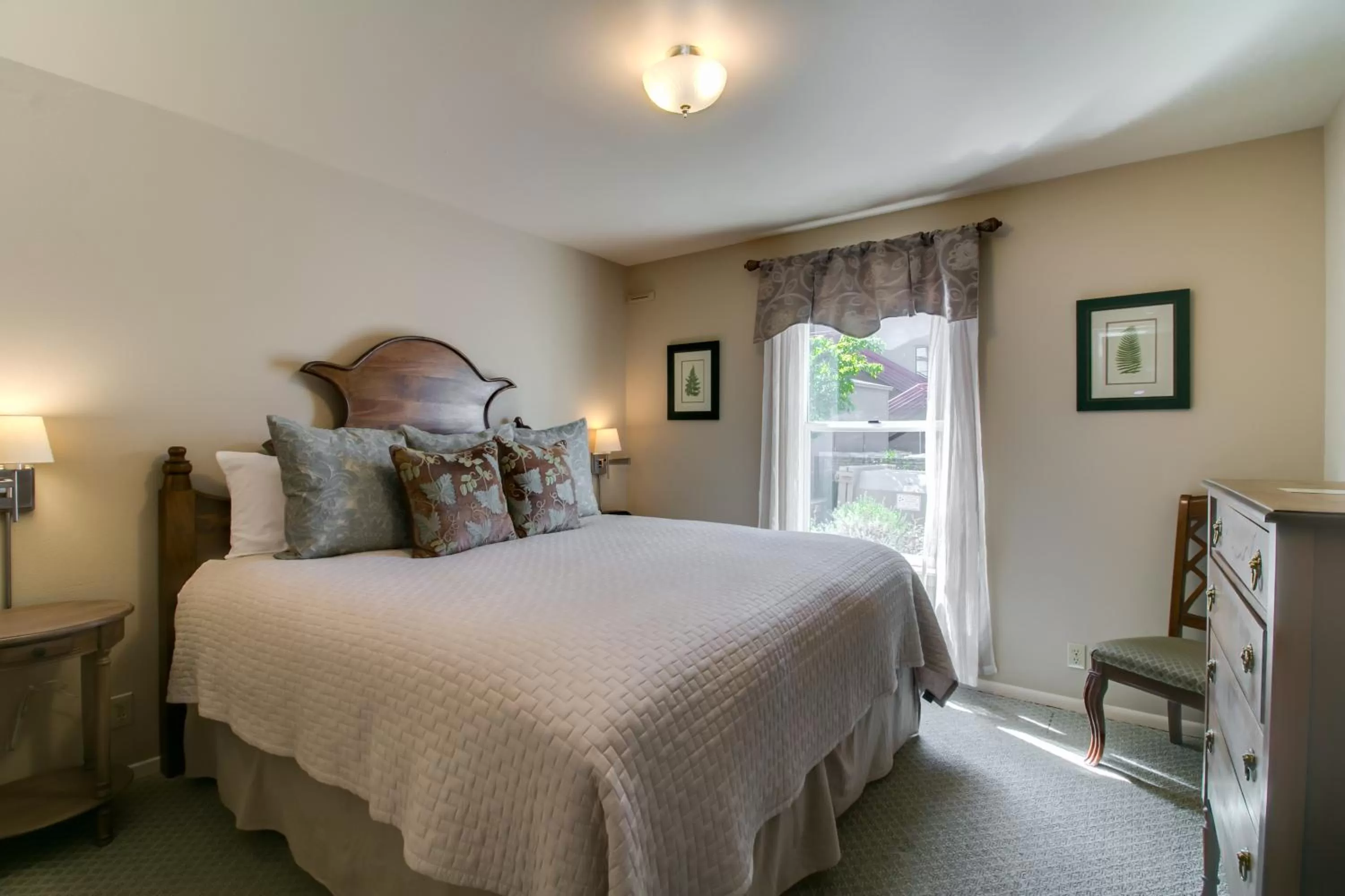 King Suite in Winchester Inn