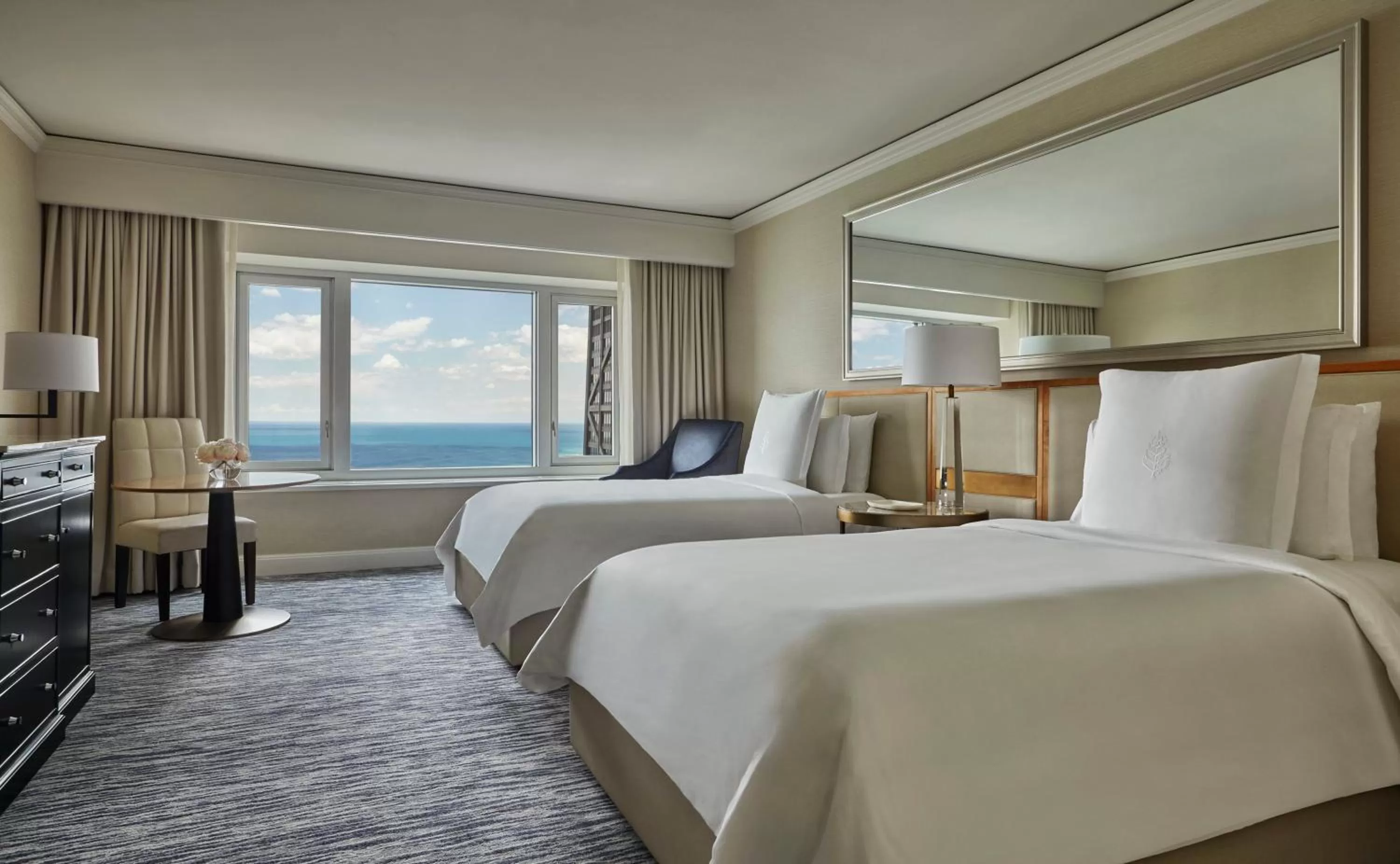 Double Room with Two Double Beds and Lake View in Four Seasons Chicago
