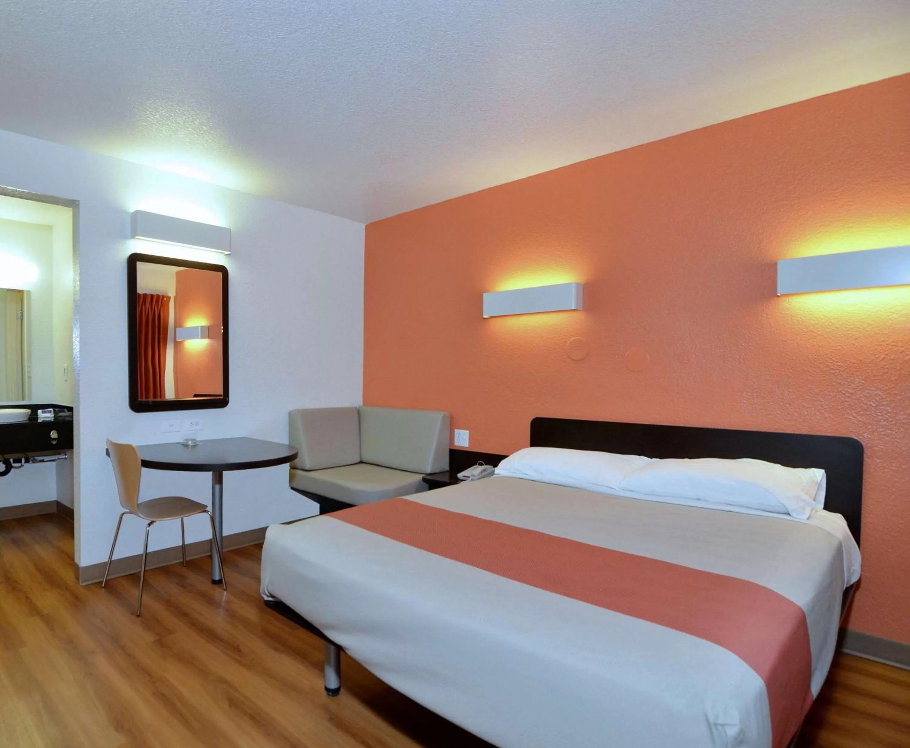 Queen Room - single occupancy - Disability Access - Roll in Shower in Motel 6-Laredo, TX - South