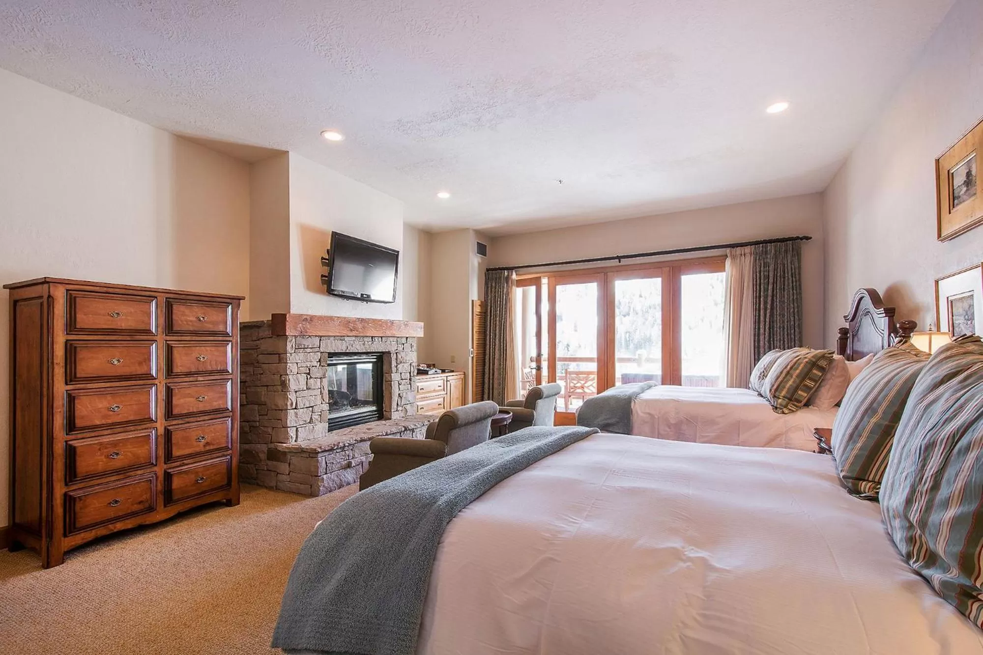 Luxury Two Queen Room with Hot Tub in Stein Eriksen Lodge Deer Valley