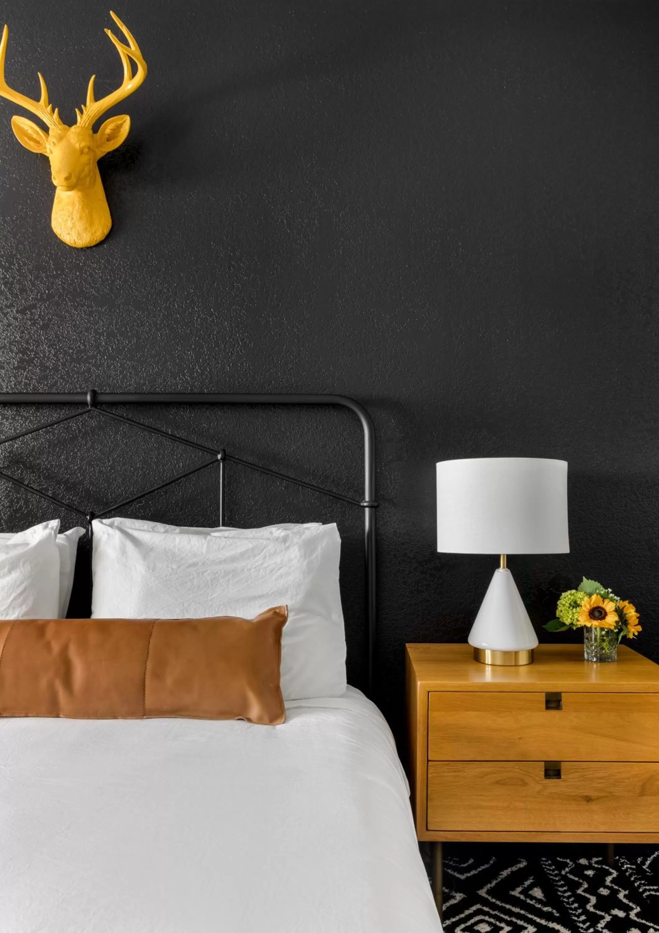 Standard King Room in Wimberley Inn & bar