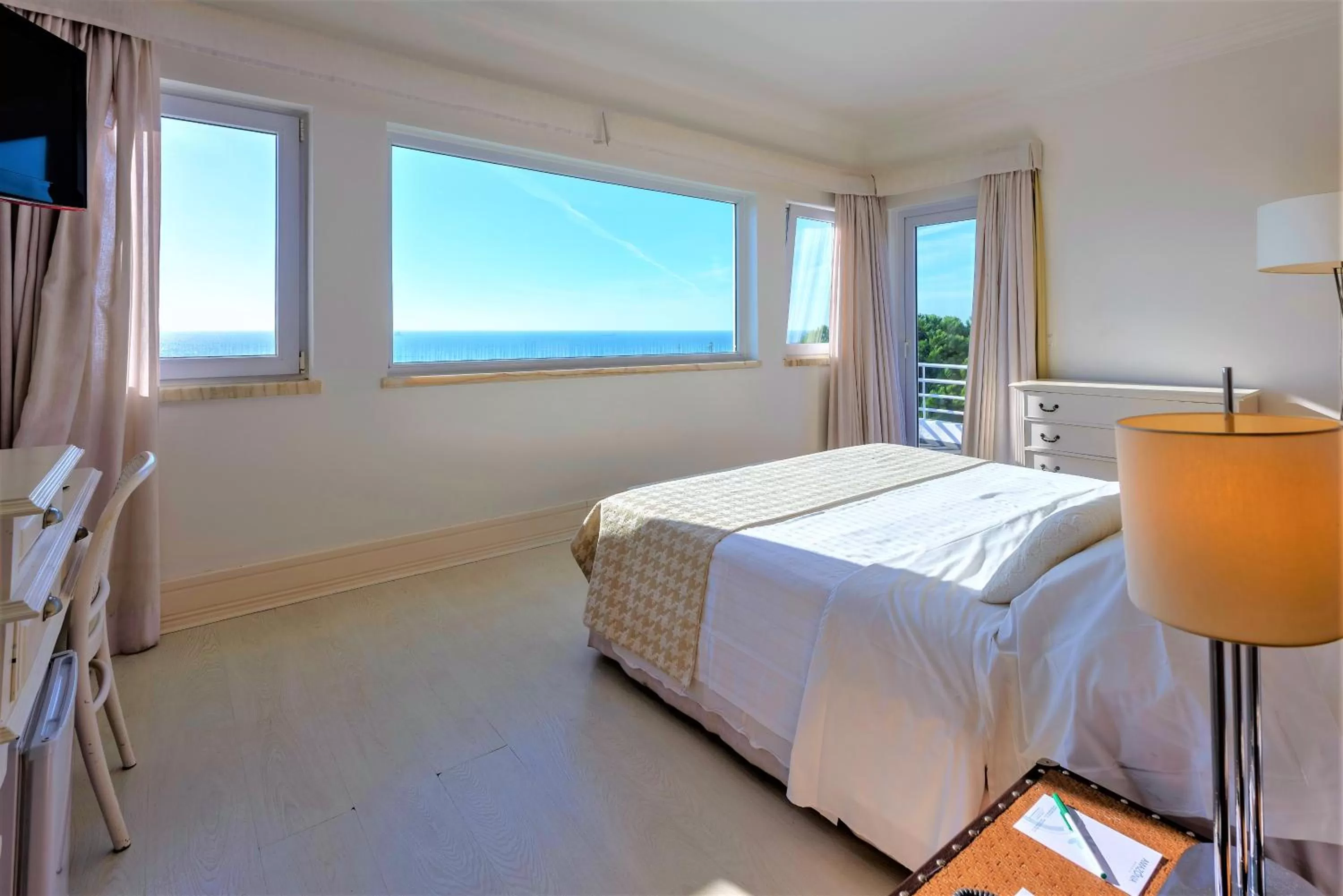Deluxe Double Room with Sea View in Amazonia Estoril Hotel