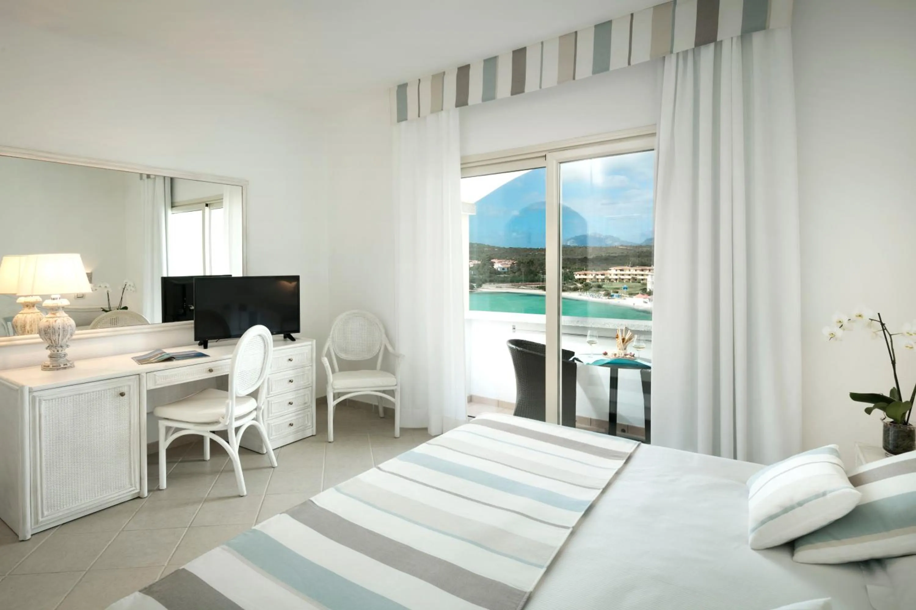 Superior Double or Twin Room with Sea View in Gabbiano Azzurro Hotel & Suites