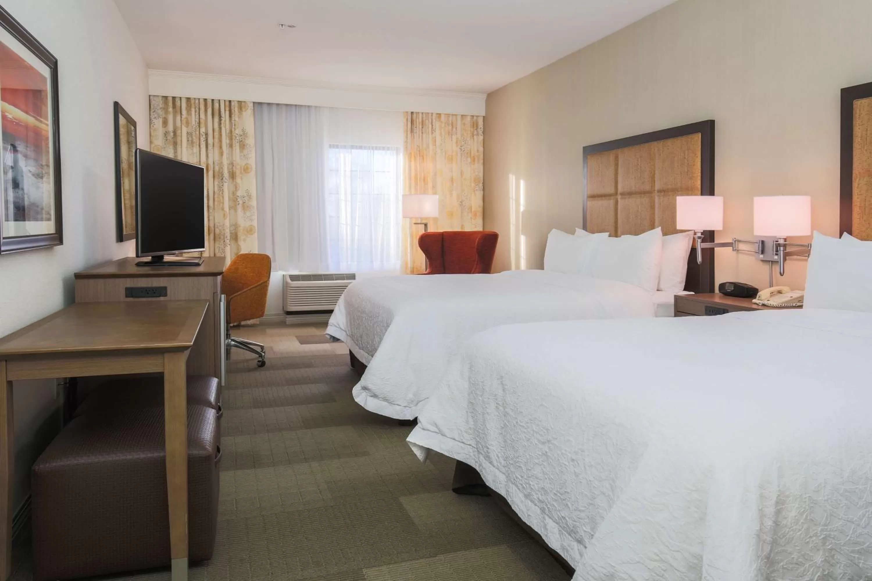 Queen Room with Two Queen Beds - Mobility and Hearing Access/Non-Smoking in Hampton Inn & Suites Camarillo