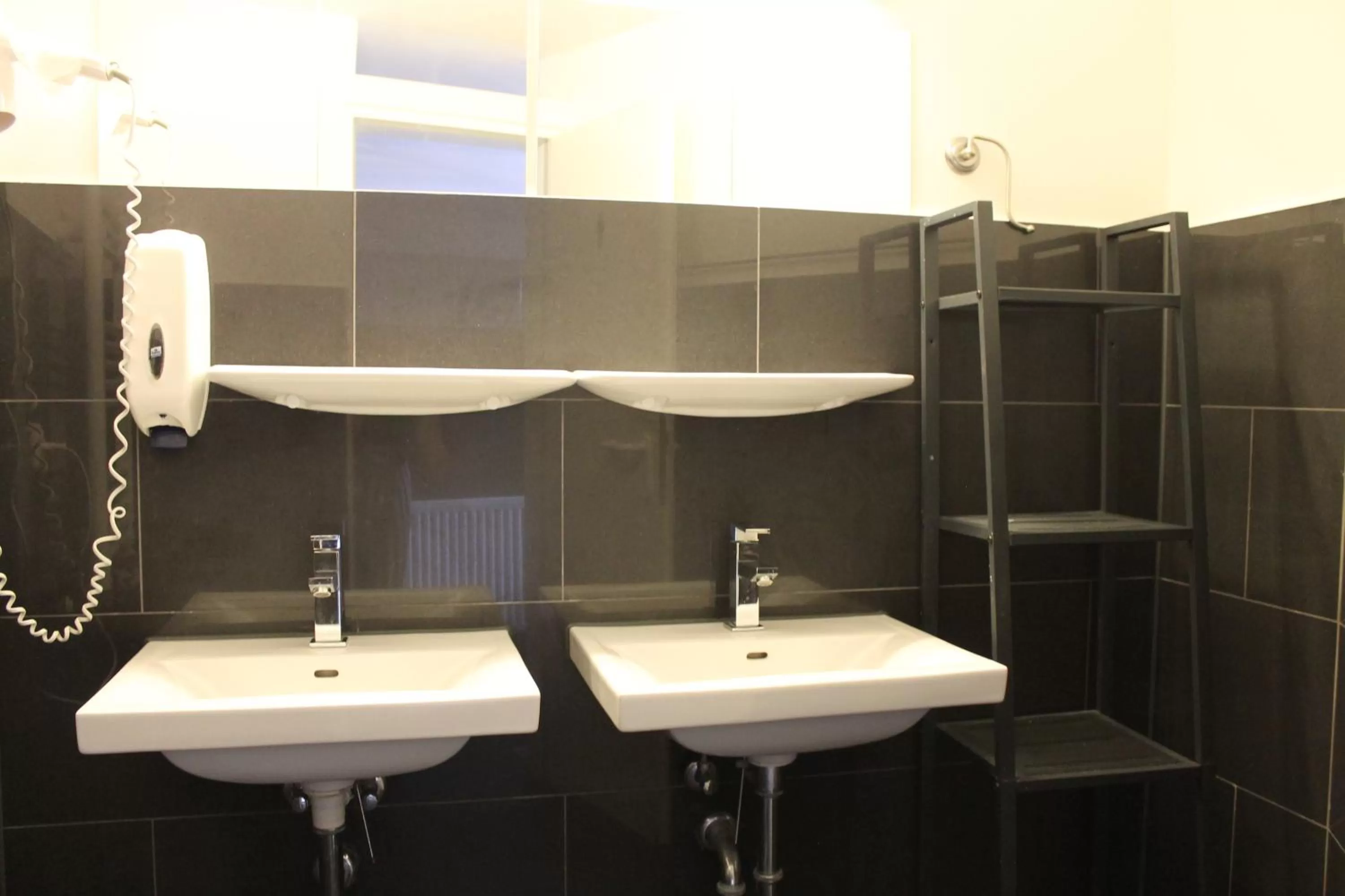 Quadruple Room with Shared Bathroom in Station - Hostel for Backpackers