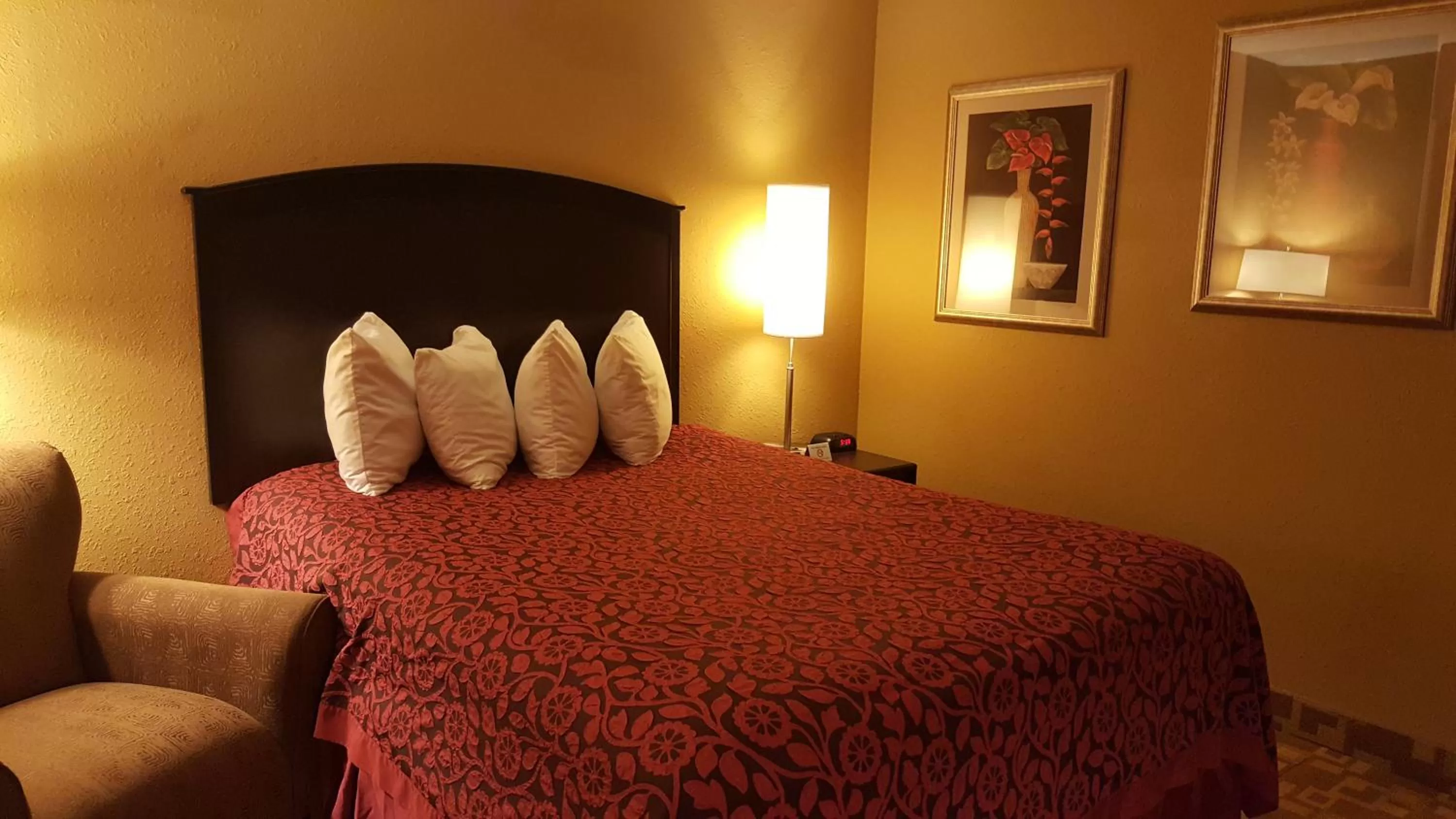 Queen Room - Non-Smoking in Days Inn by Wyndham Central City