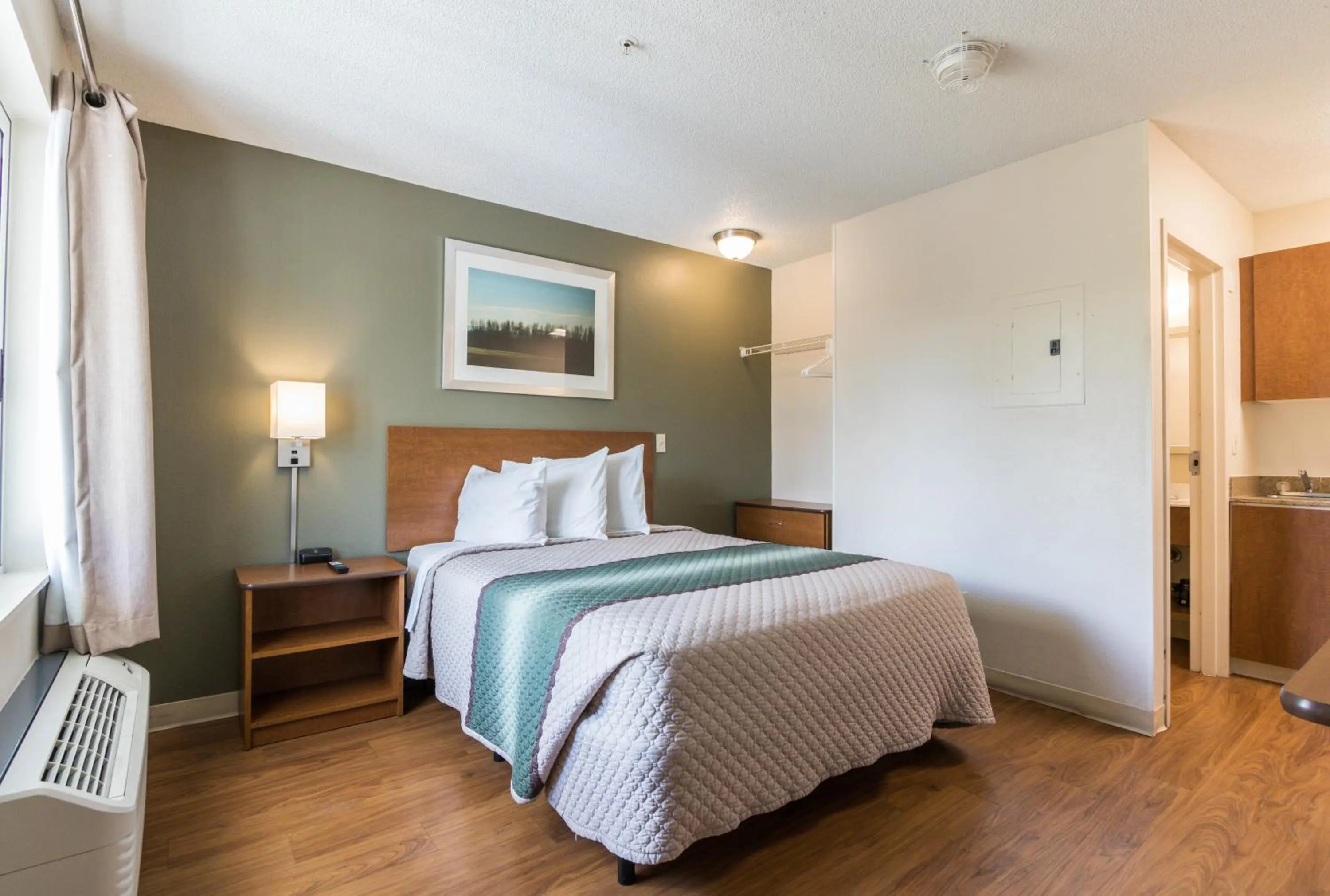 Studio Queen Room Non-Smoking in HomeTowne Studios by Red Roof Fort Lauderdale